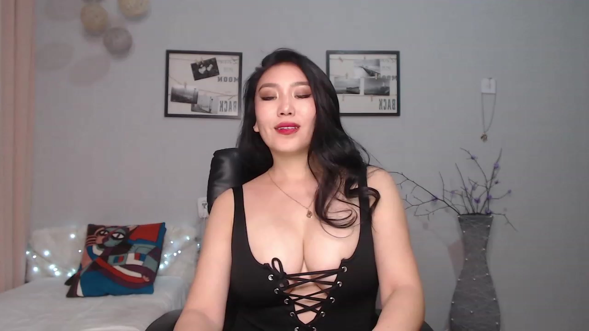 Gallery image thumbnail from SaoriYing's myfreecams stream on, 04/29/2023, 13:30 image 10 of 20