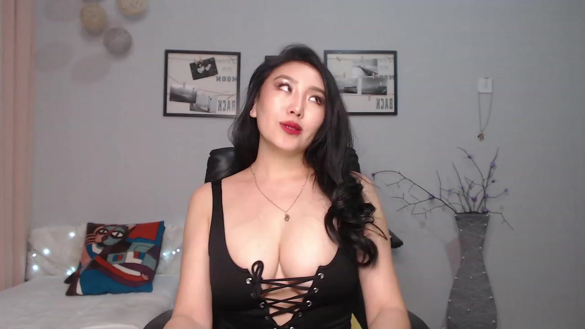Gallery image thumbnail from SaoriYing's myfreecams stream on, 04/29/2023, 13:30 image 8 of 20