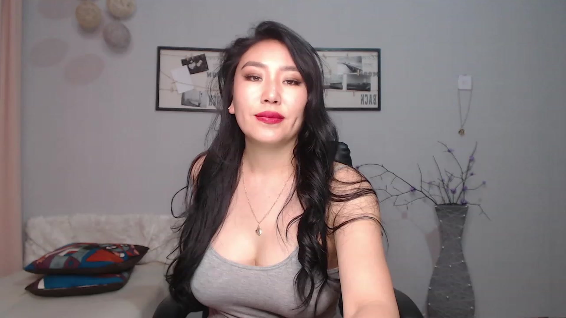 Gallery image thumbnail from SaoriYing's myfreecams stream on, 05/01/2023, 12:31 image 10 of 20