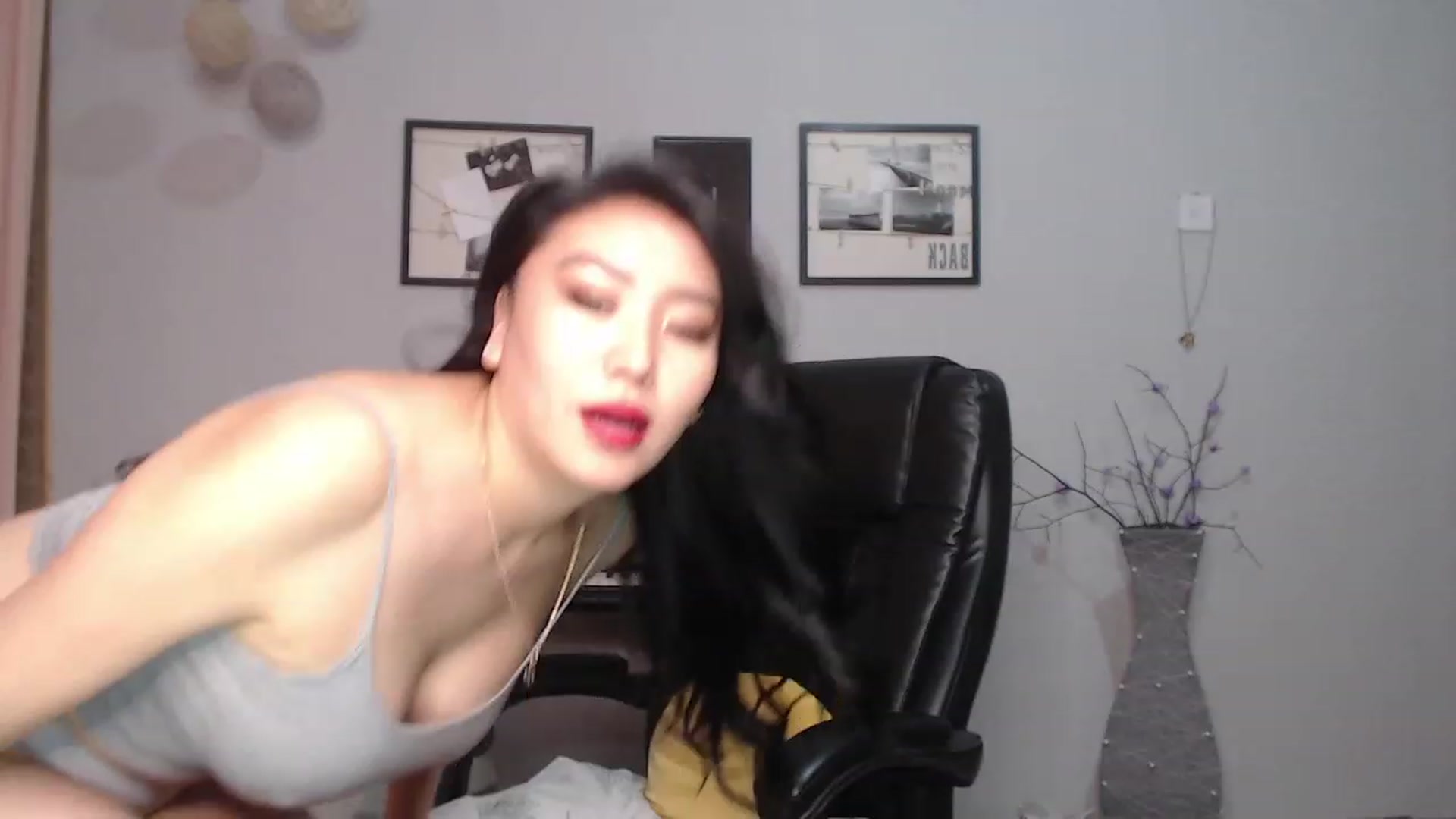 Gallery image thumbnail from SaoriYing's myfreecams stream on, 05/01/2023, 12:31 image 18 of 20