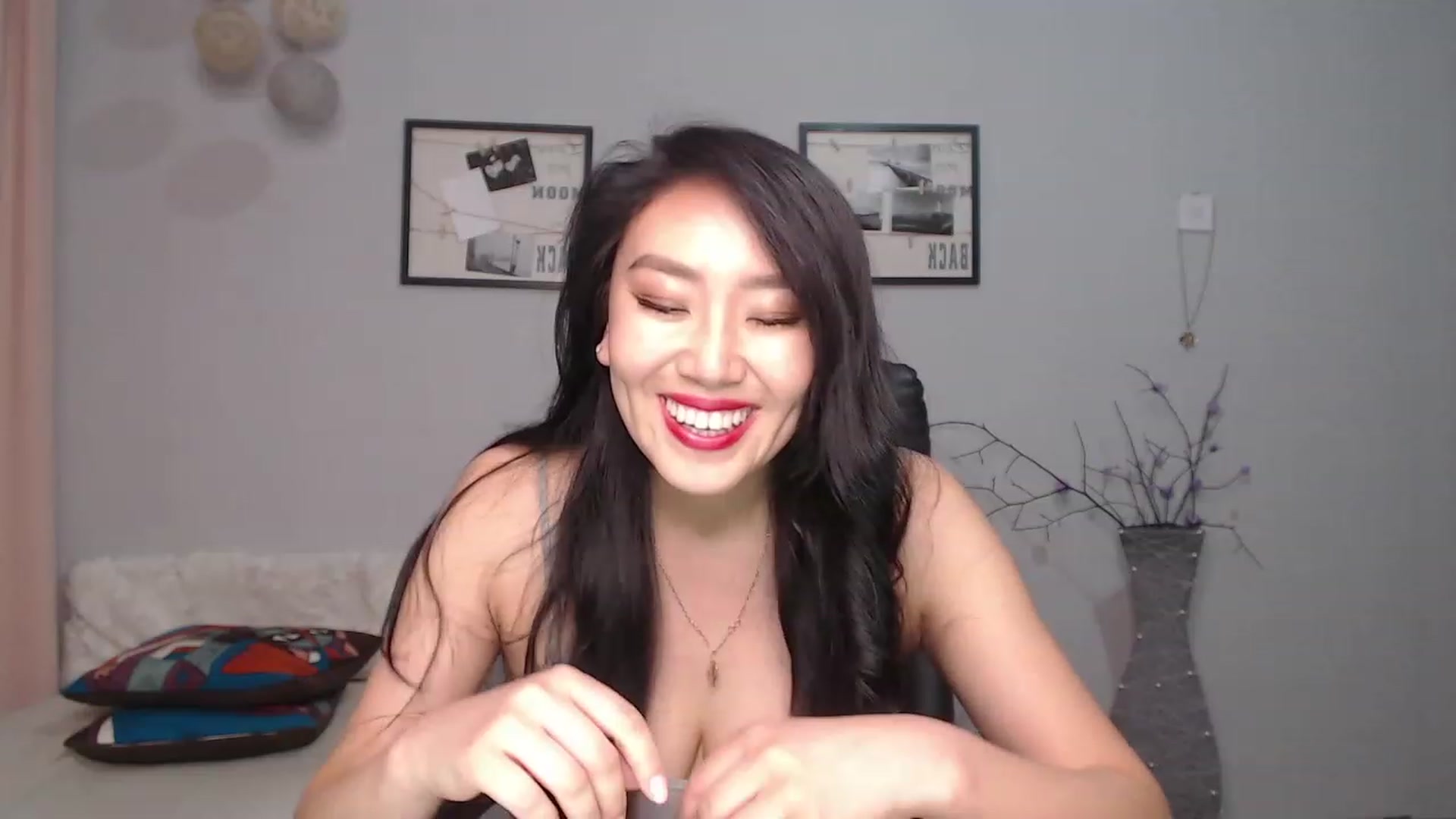 Gallery image thumbnail from SaoriYing's myfreecams stream on, 05/01/2023, 12:31 image 12 of 20