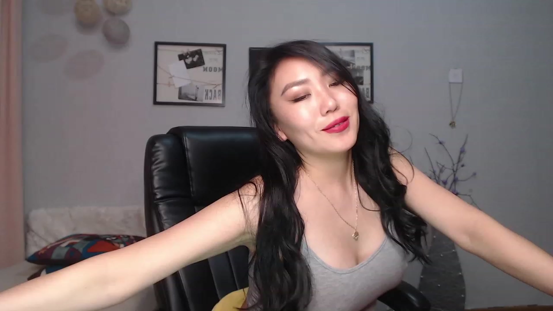 Gallery image thumbnail from SaoriYing's myfreecams stream on, 05/01/2023, 12:31 image 1 of 20