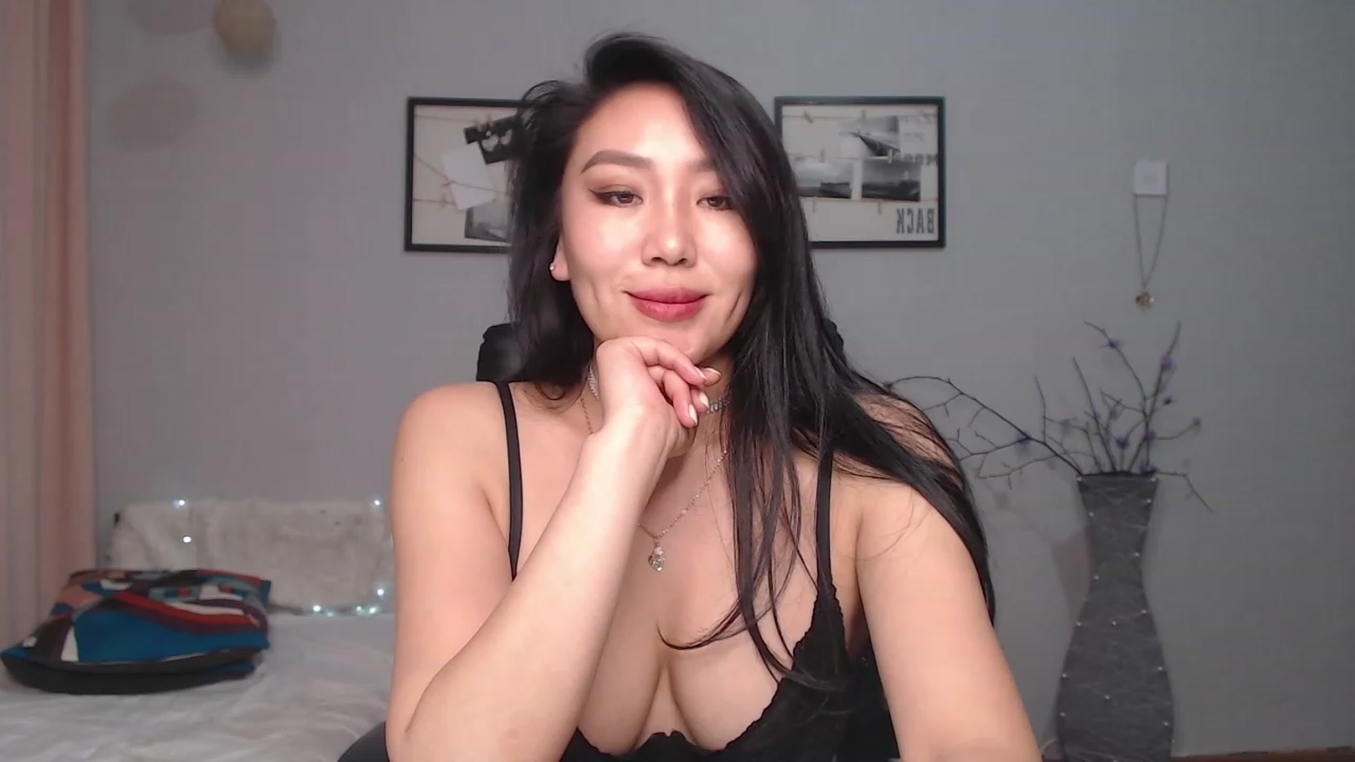 Gallery image thumbnail from SaoriYing's myfreecams stream on, 05/20/2023, 11:59 image 16 of 20