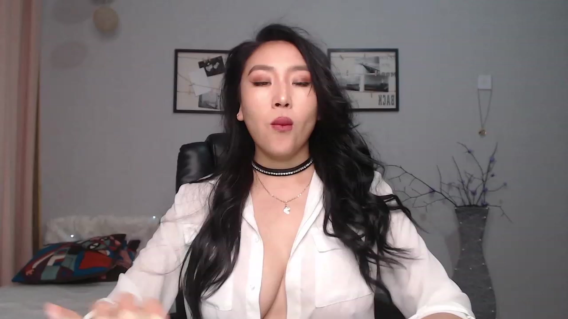 Gallery image thumbnail from SaoriYing's myfreecams stream on, 05/21/2023, 11:57 image 8 of 20