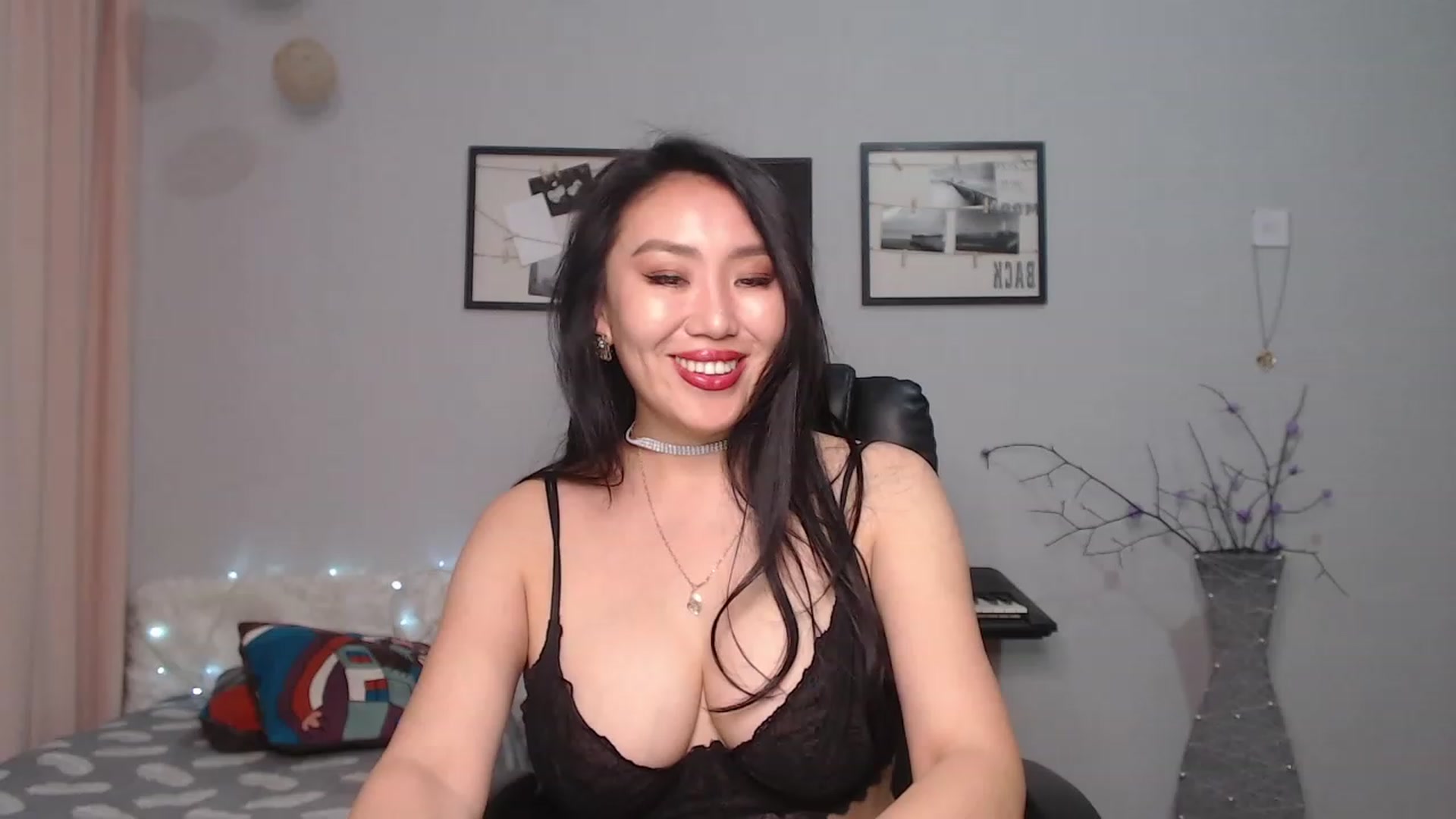 Gallery image thumbnail from SaoriYing's myfreecams stream on, 05/27/2023, 13:39 image 17 of 20