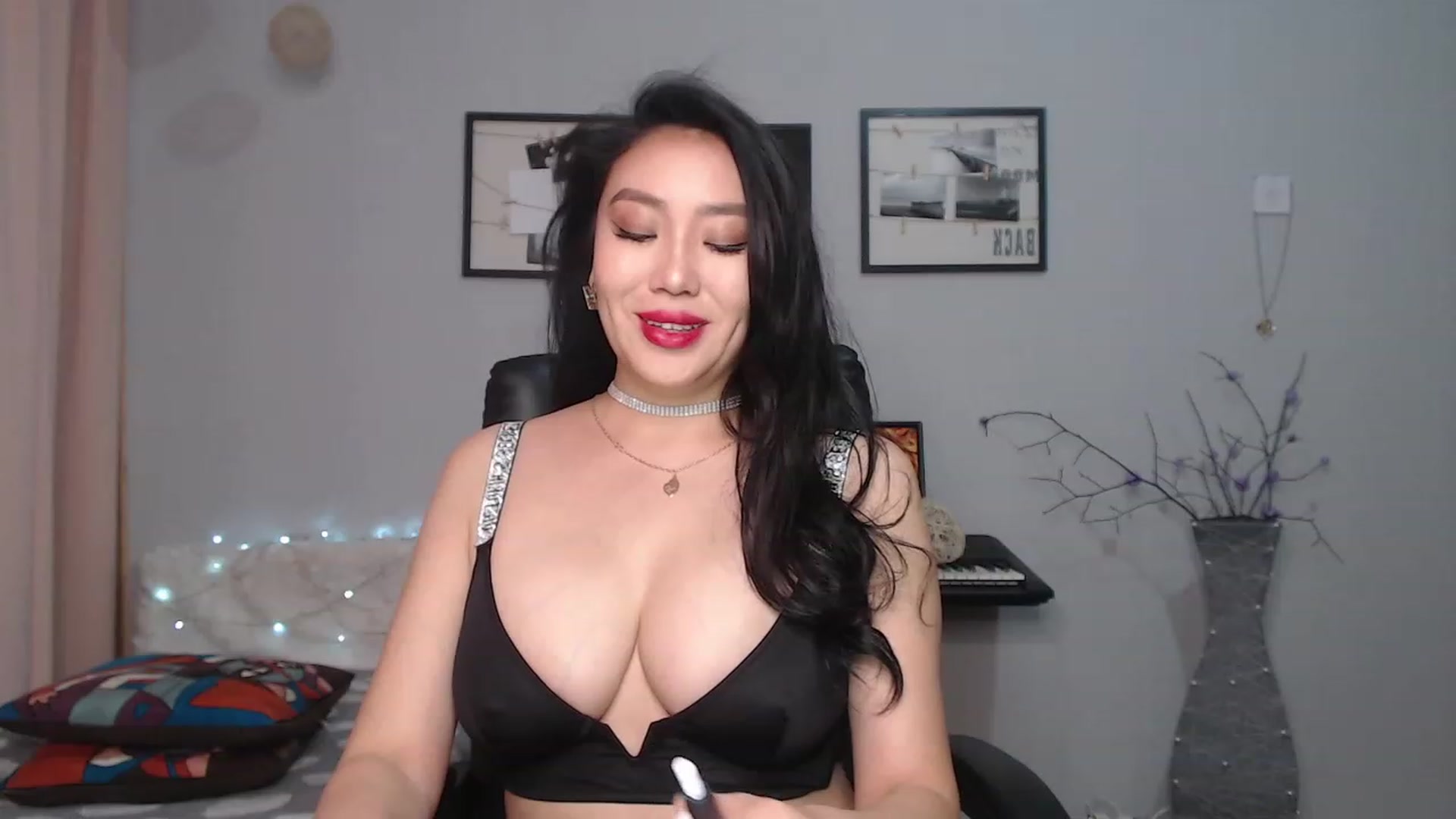 Gallery image thumbnail from SaoriYing's myfreecams stream on, 05/29/2023, 12:47 image 8 of 20