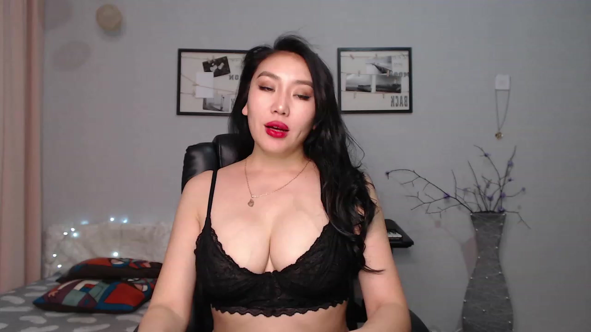 Gallery image thumbnail from SaoriYing's myfreecams stream on, 06/03/2023, 12:51 image 17 of 20