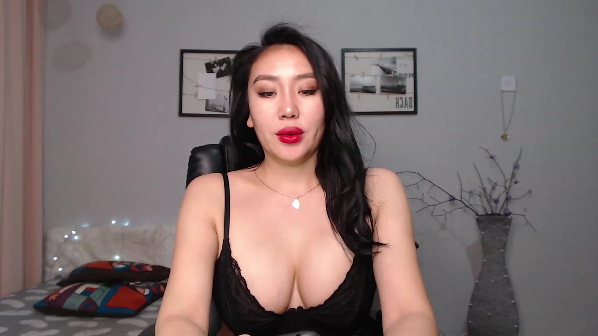 Gallery image thumbnail from SaoriYing's myfreecams stream on, 06/03/2023, 12:51 image 11 of 20