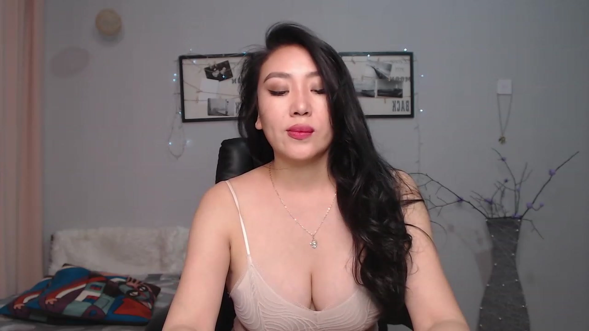 Gallery image thumbnail from SaoriYing's myfreecams stream on, 06/18/2023, 12:59 image 19 of 20