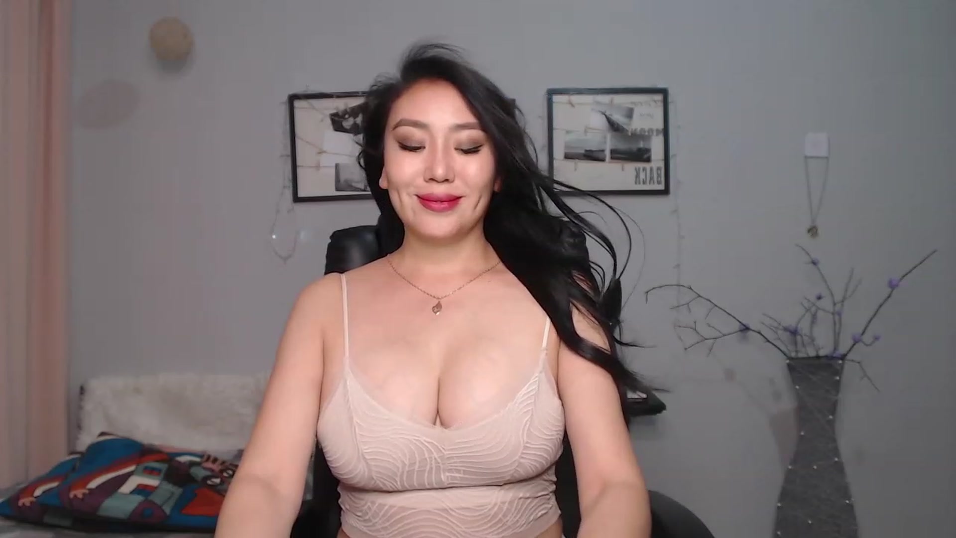 Gallery image thumbnail from SaoriYing's myfreecams stream on, 06/18/2023, 12:59 image 14 of 20