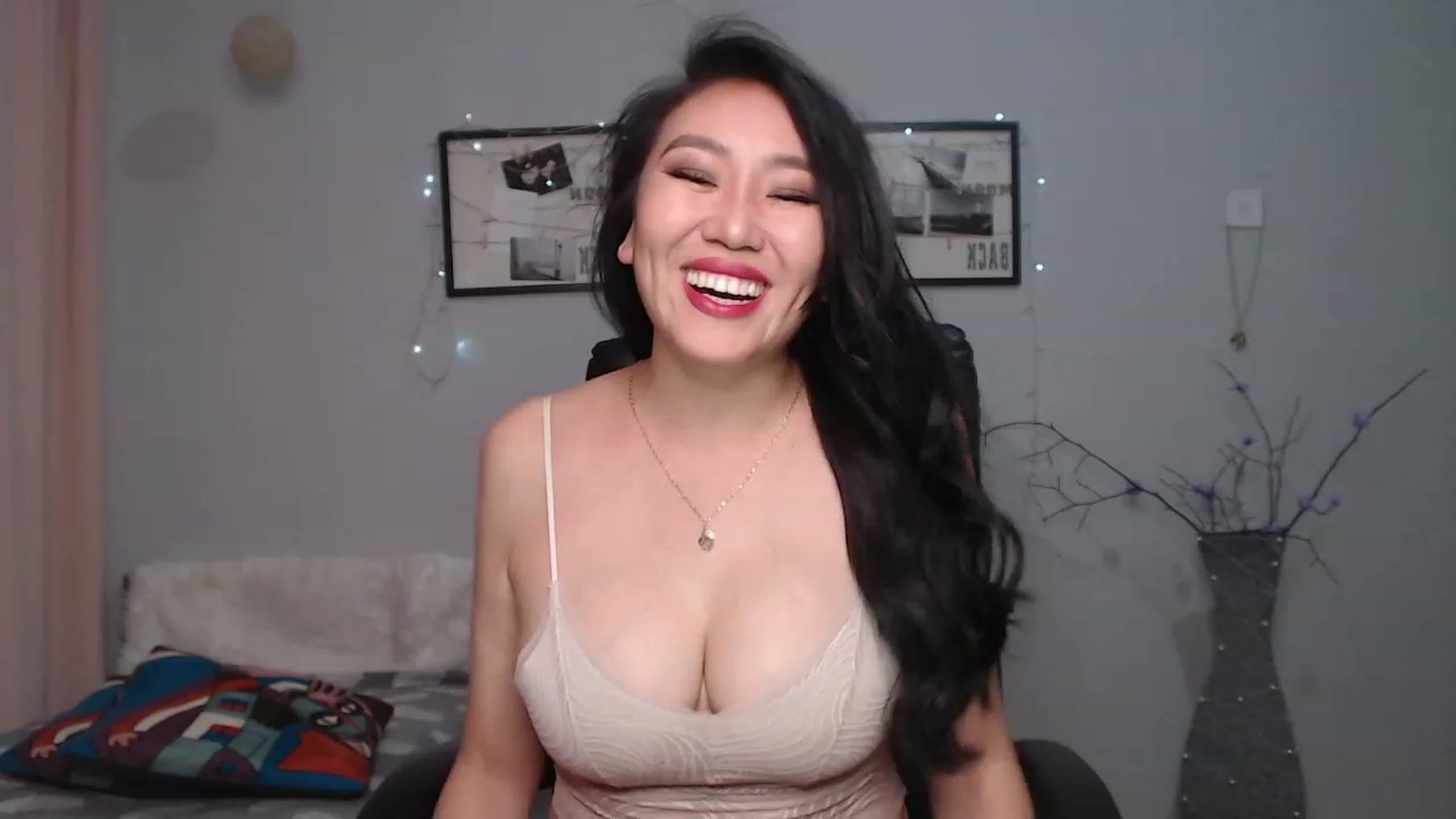 Gallery image thumbnail from SaoriYing's myfreecams stream on, 06/18/2023, 12:59 image 8 of 20