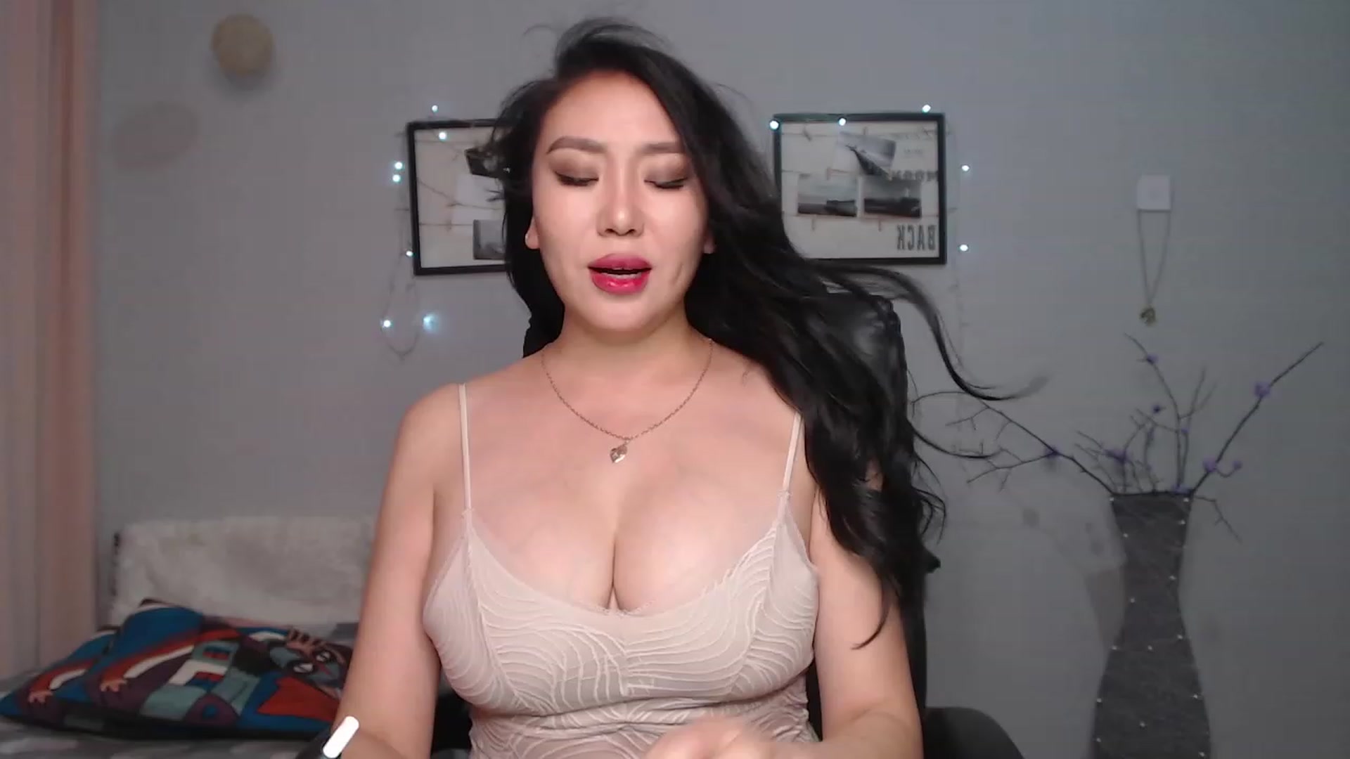Gallery image thumbnail from SaoriYing's myfreecams stream on, 06/18/2023, 12:59 image 7 of 20