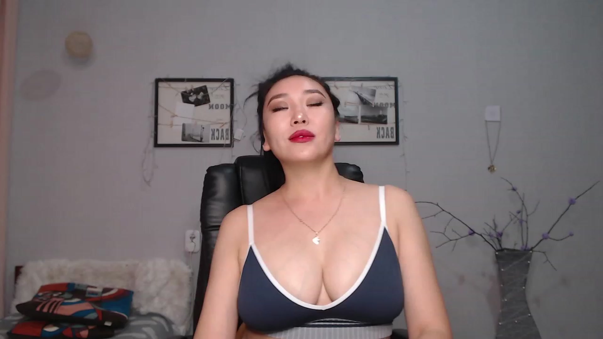 Gallery image thumbnail from SaoriYing's myfreecams stream on, 06/29/2023, 12:17 image 5 of 20