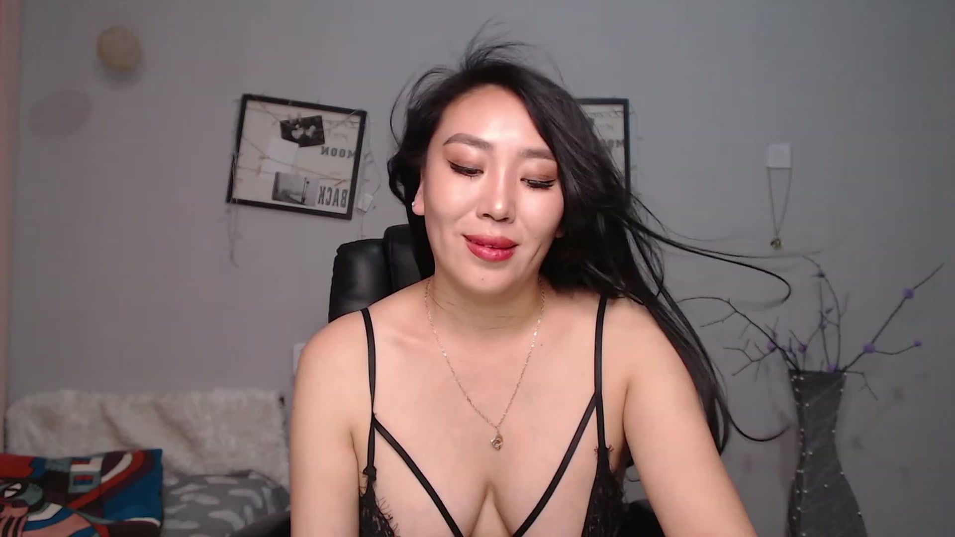 Gallery image thumbnail from SaoriYing's myfreecams stream on, 07/03/2023, 11:59 image 19 of 20