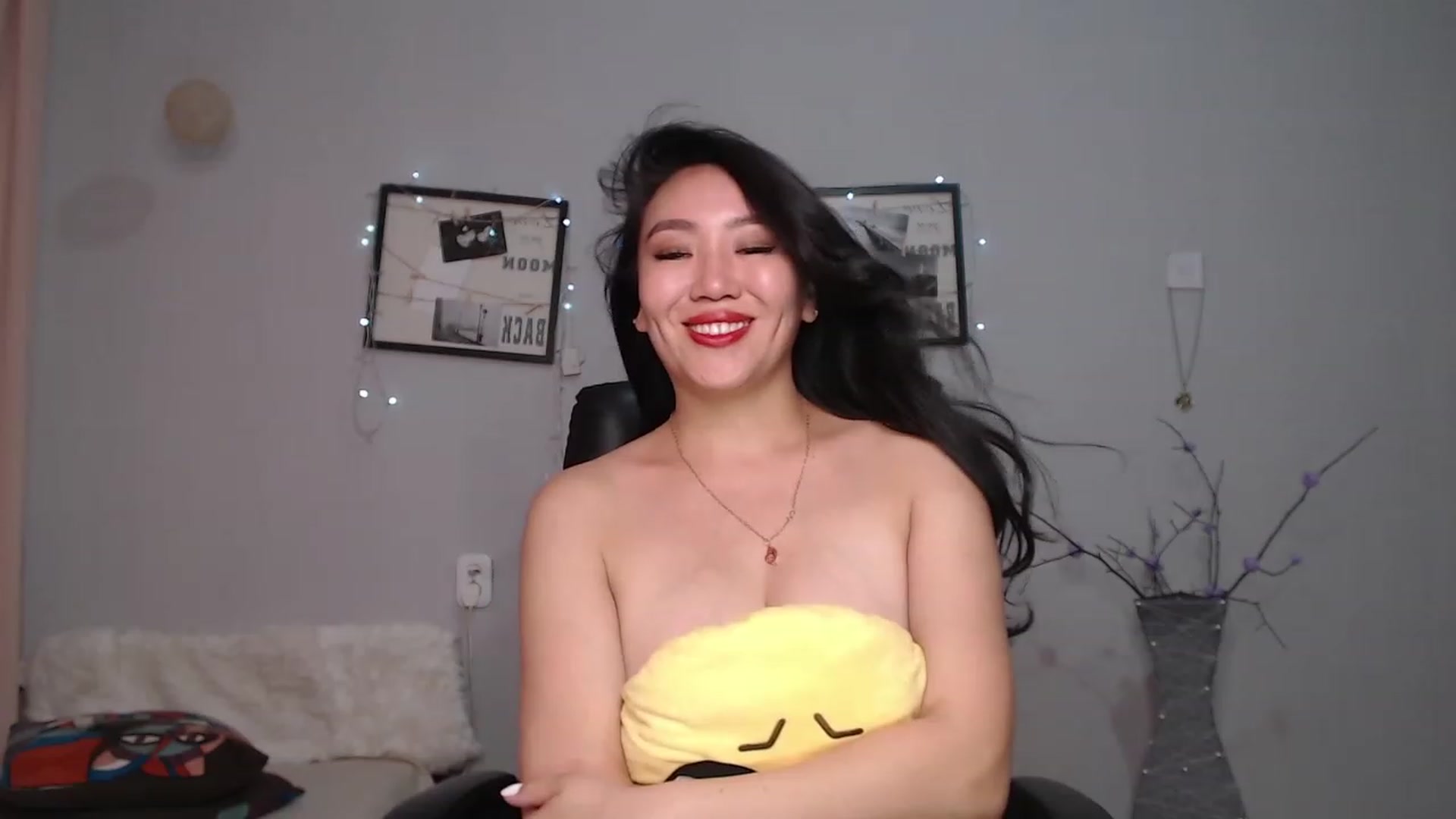 Gallery image thumbnail from SaoriYing's myfreecams stream on, 07/26/2023, 12:15 image 15 of 20