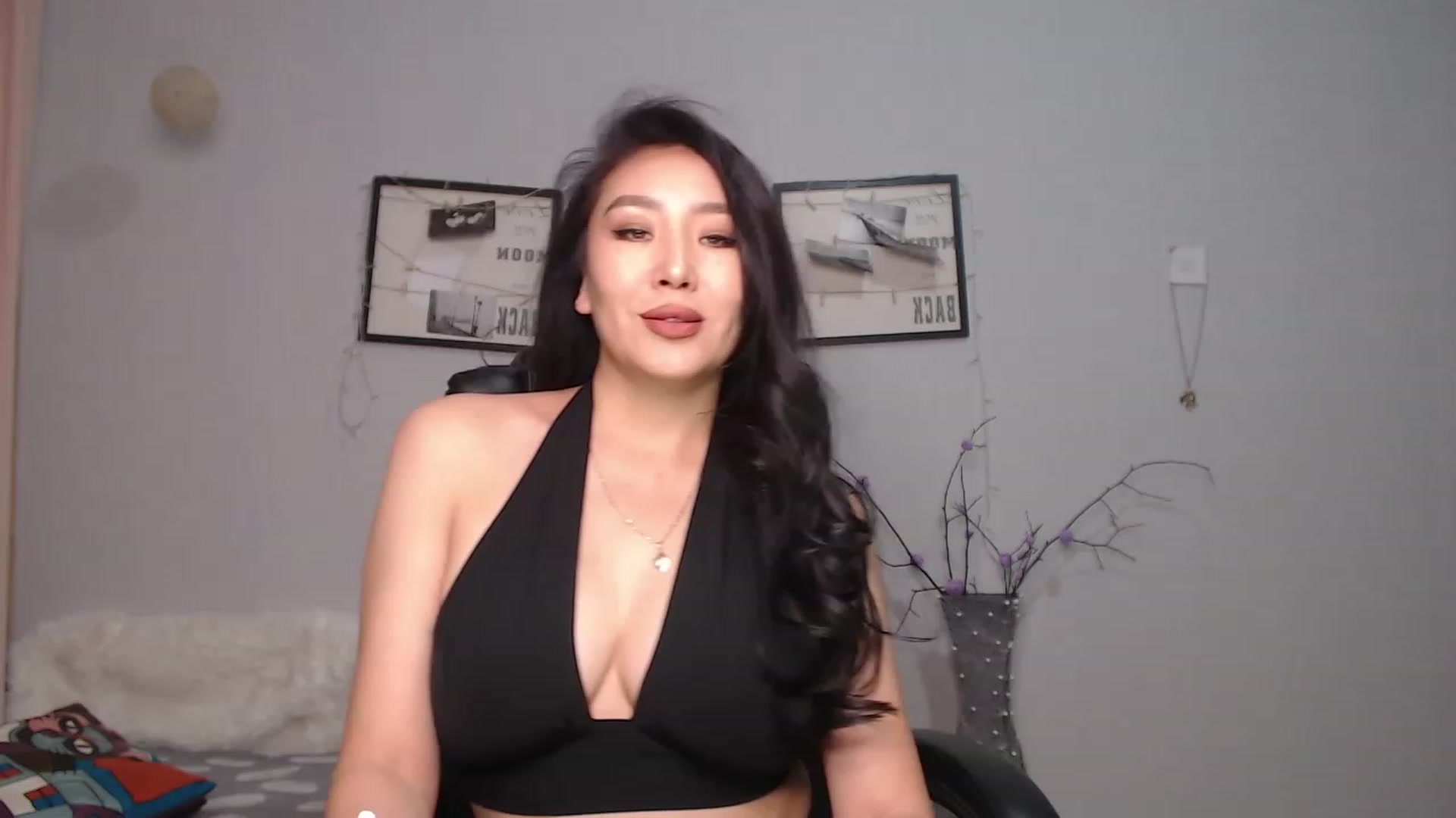 Gallery image thumbnail from SaoriYing's myfreecams stream on, 08/13/2023, 13:26 image 6 of 20