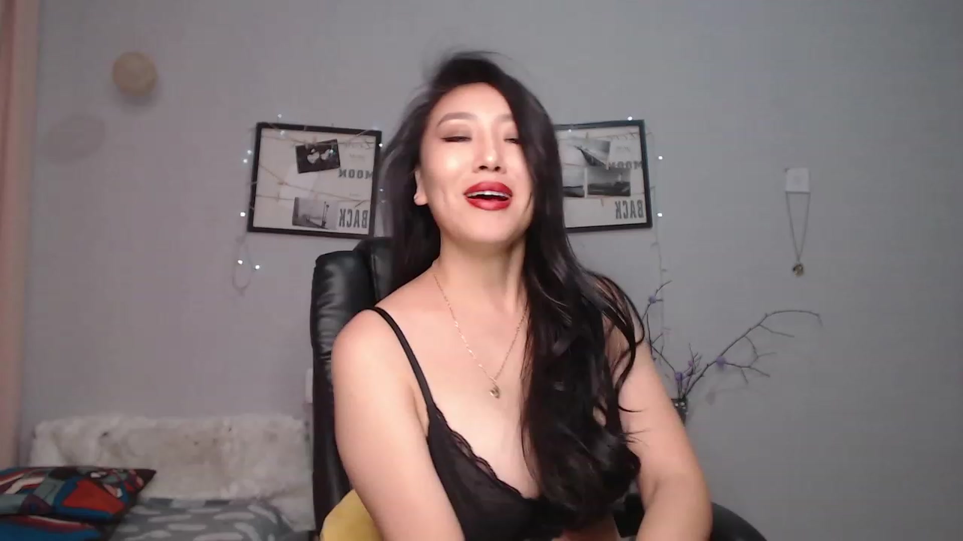 Gallery image thumbnail from SaoriYing's myfreecams stream on, 08/19/2023, 12:51 image 7 of 20