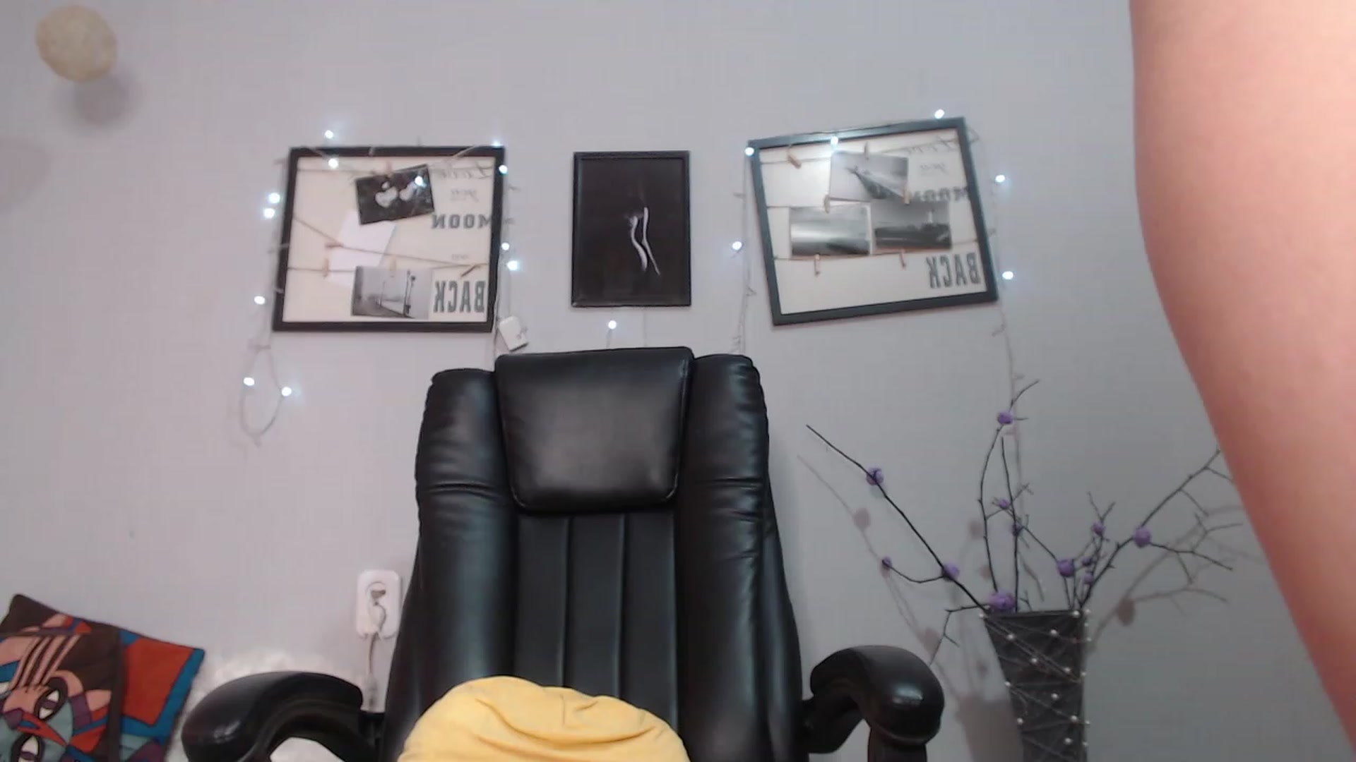 Gallery image thumbnail from SaoriYing's myfreecams stream on, 08/21/2023, 12:13 image 13 of 20