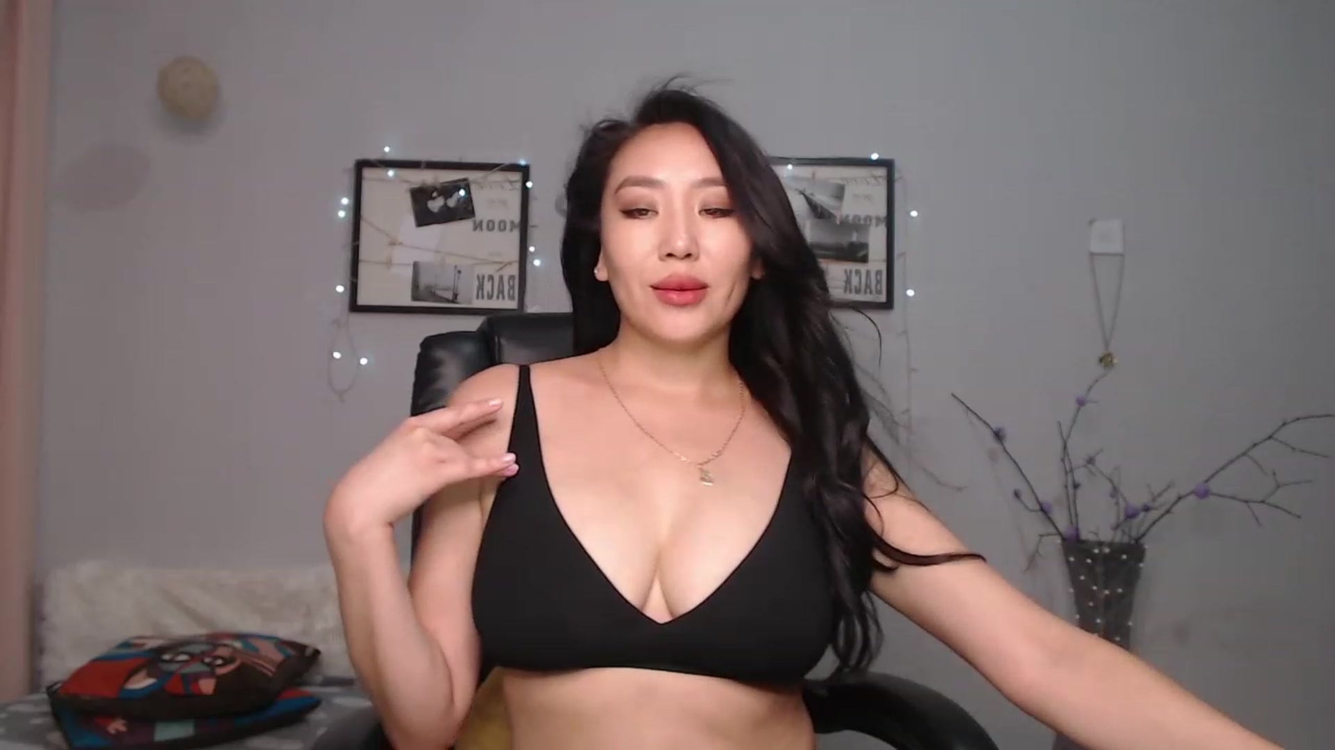 Gallery image thumbnail from SaoriYing's myfreecams stream on, 08/22/2023, 12:41 image 19 of 20
