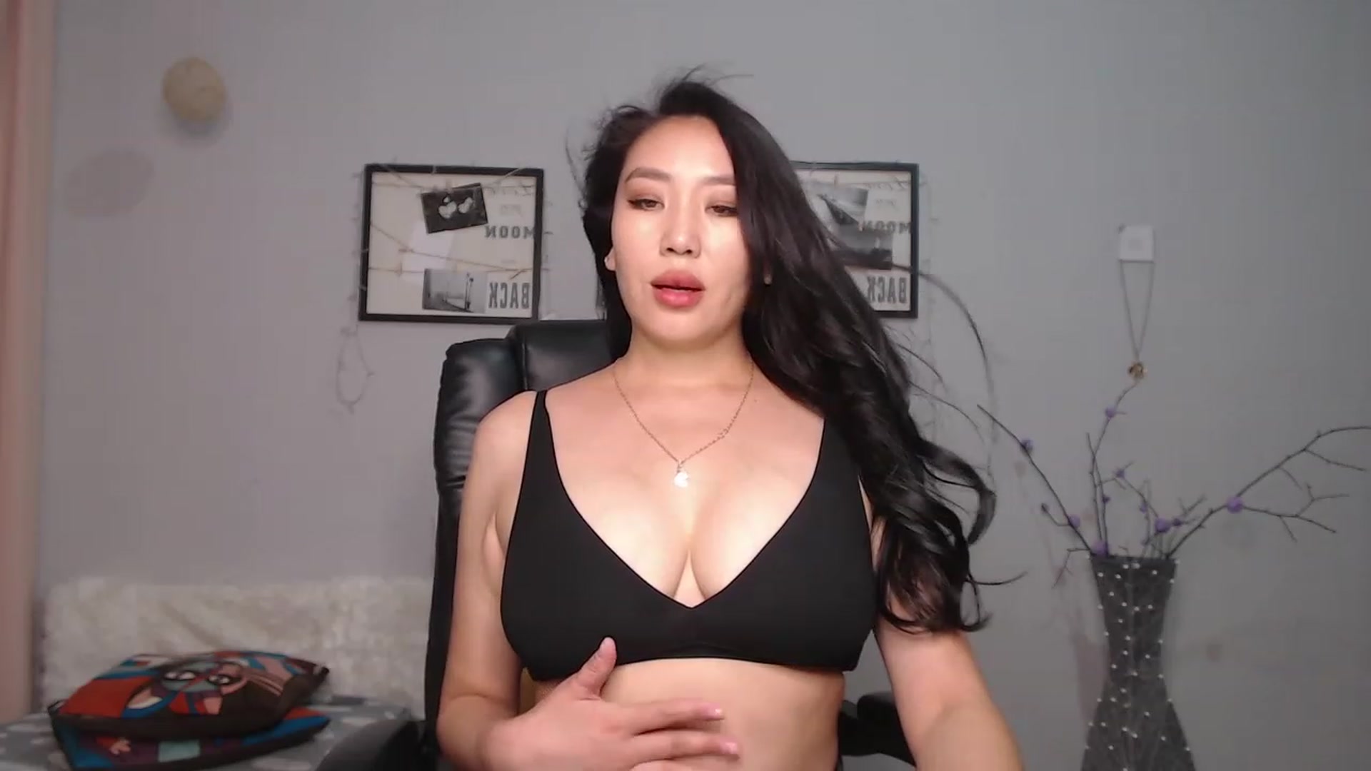 Gallery image thumbnail from SaoriYing's myfreecams stream on, 08/22/2023, 12:41 image 17 of 20