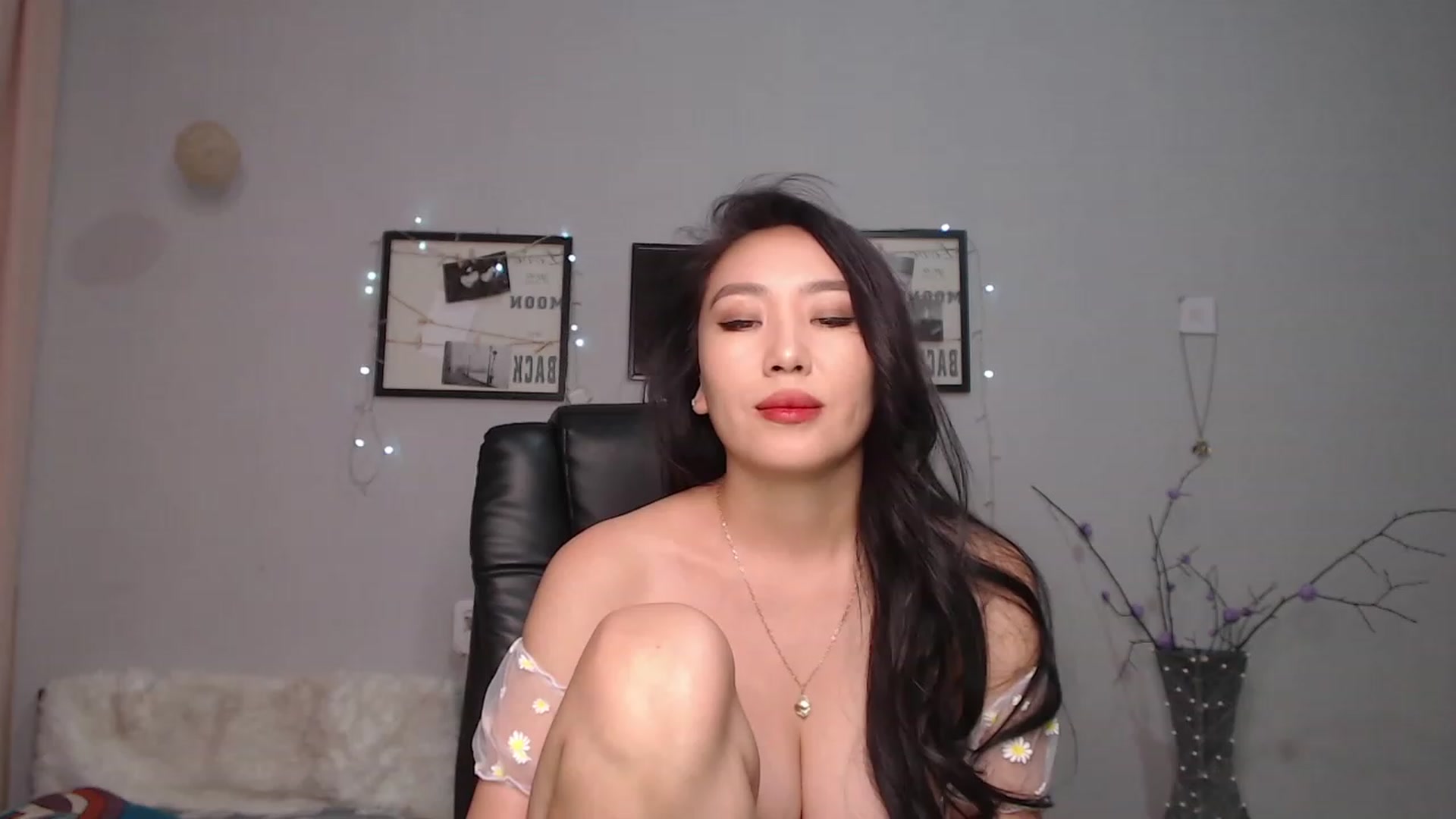Gallery image thumbnail from SaoriYing's myfreecams stream on, 08/23/2023, 13:23 image 4 of 20