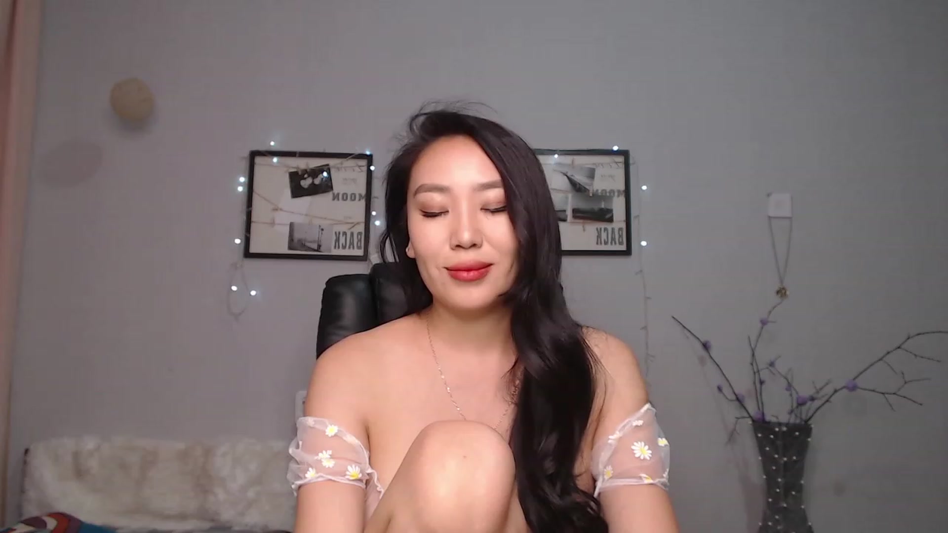 Gallery image thumbnail from SaoriYing's myfreecams stream on, 08/23/2023, 13:23 image 17 of 20