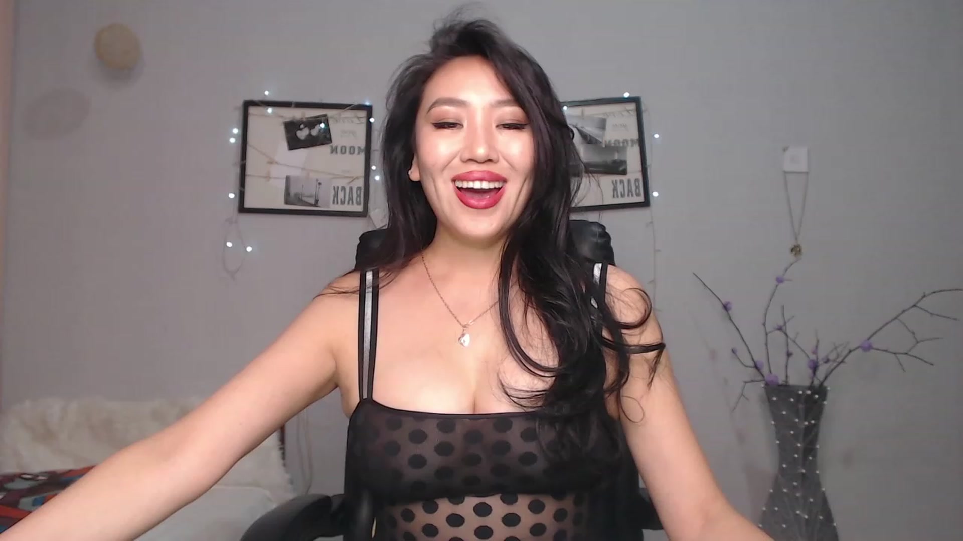 Gallery image thumbnail from SaoriYing's myfreecams stream on, 09/18/2023, 12:58 image 1 of 20