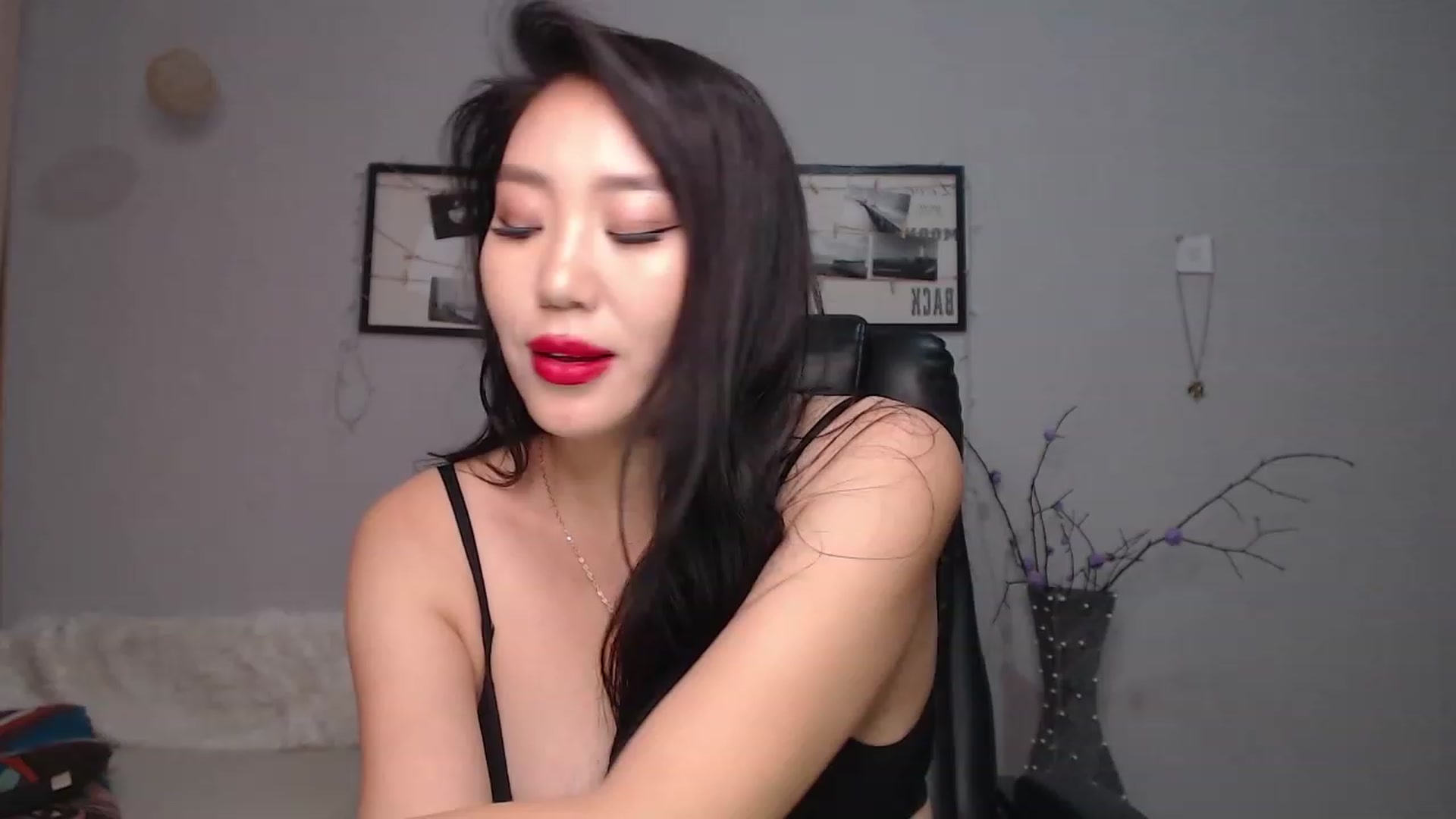 Gallery image thumbnail from SaoriYing's myfreecams stream on, 09/24/2023, 11:52 image 19 of 20
