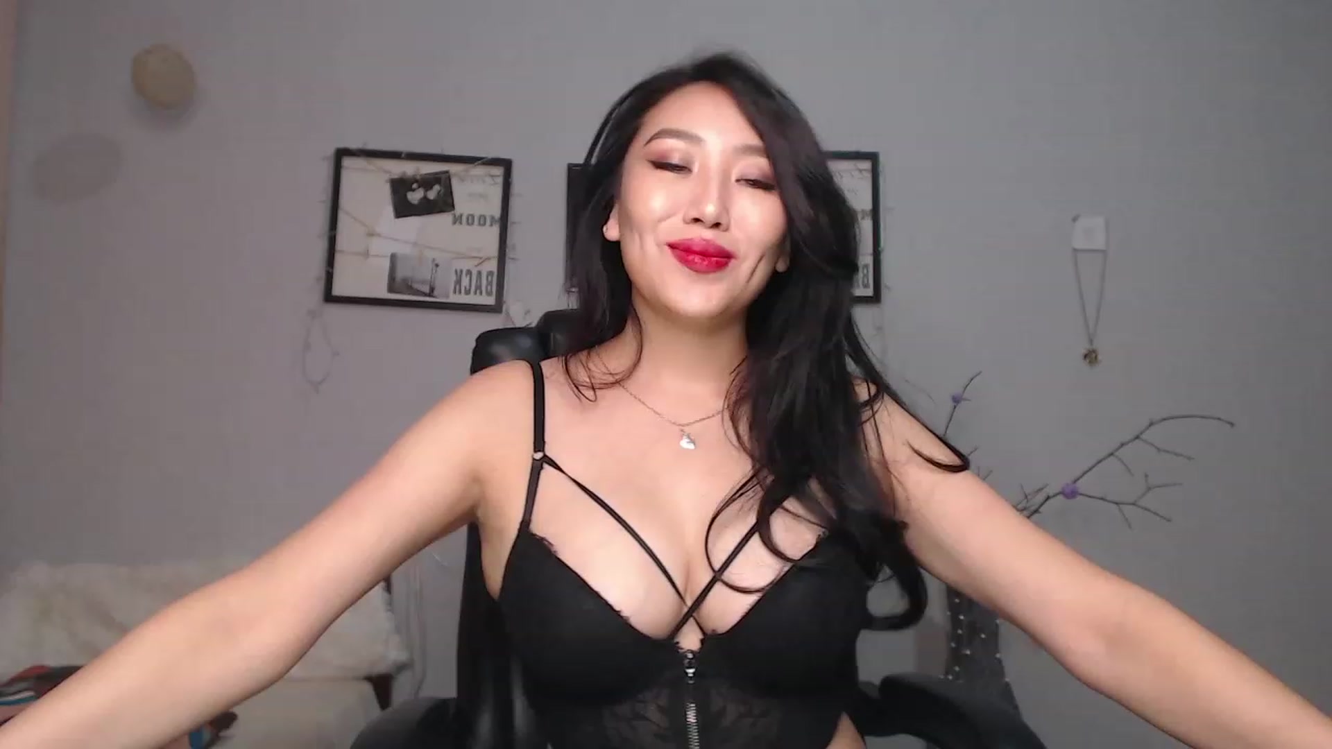 Gallery image thumbnail from SaoriYing's myfreecams stream on, 09/25/2023, 12:24 image 16 of 20