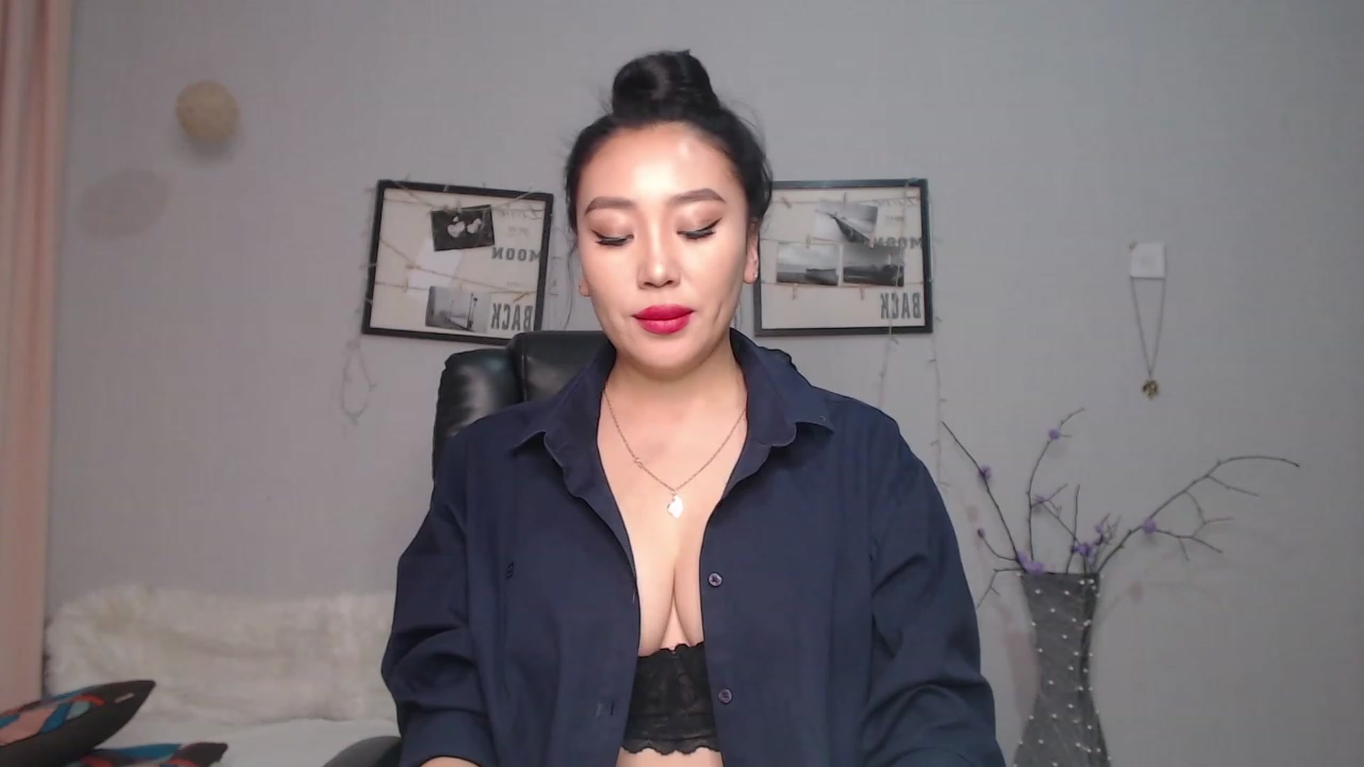 Gallery image thumbnail from SaoriYing's myfreecams stream on, 10/15/2023, 11:14 image 10 of 20