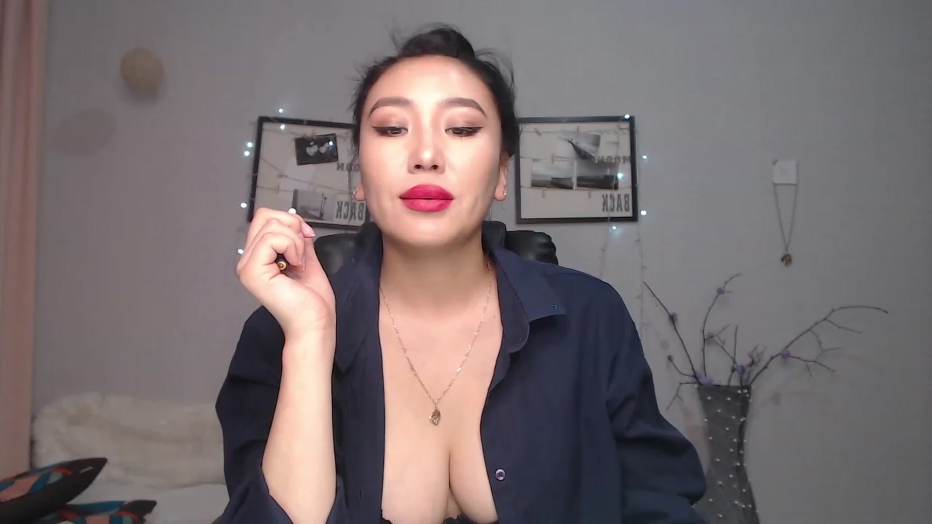 Gallery image thumbnail from SaoriYing's myfreecams stream on, 10/15/2023, 11:14 image 11 of 20