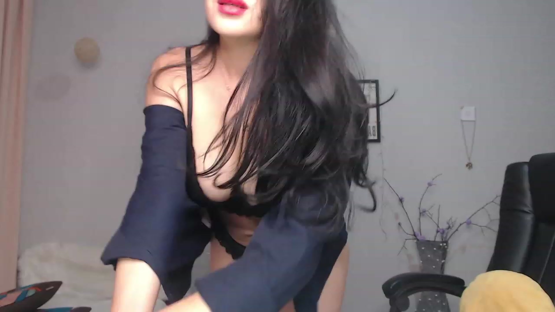 Gallery image thumbnail from SaoriYing's myfreecams stream on, 10/15/2023, 11:14 image 8 of 20