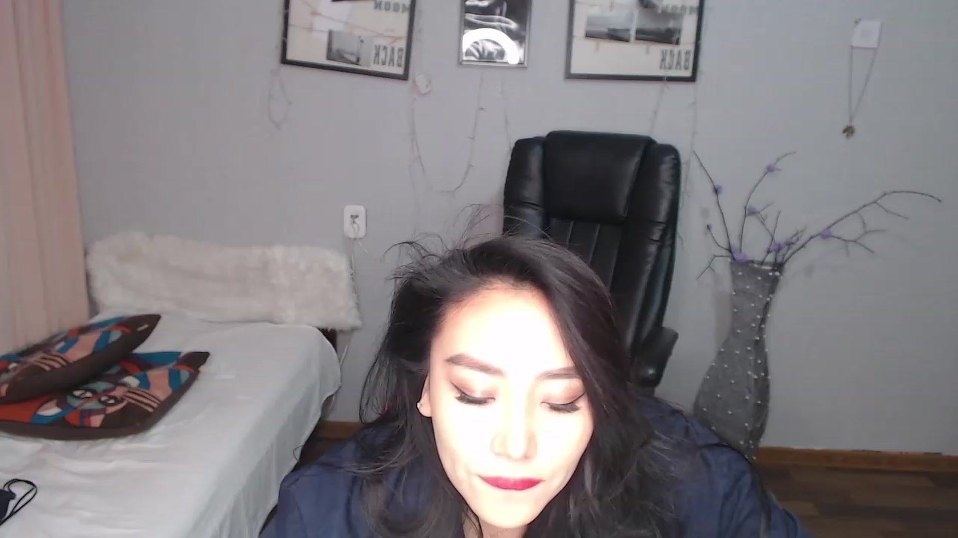 Gallery image thumbnail from SaoriYing's myfreecams stream on, 10/15/2023, 11:14 image 1 of 20