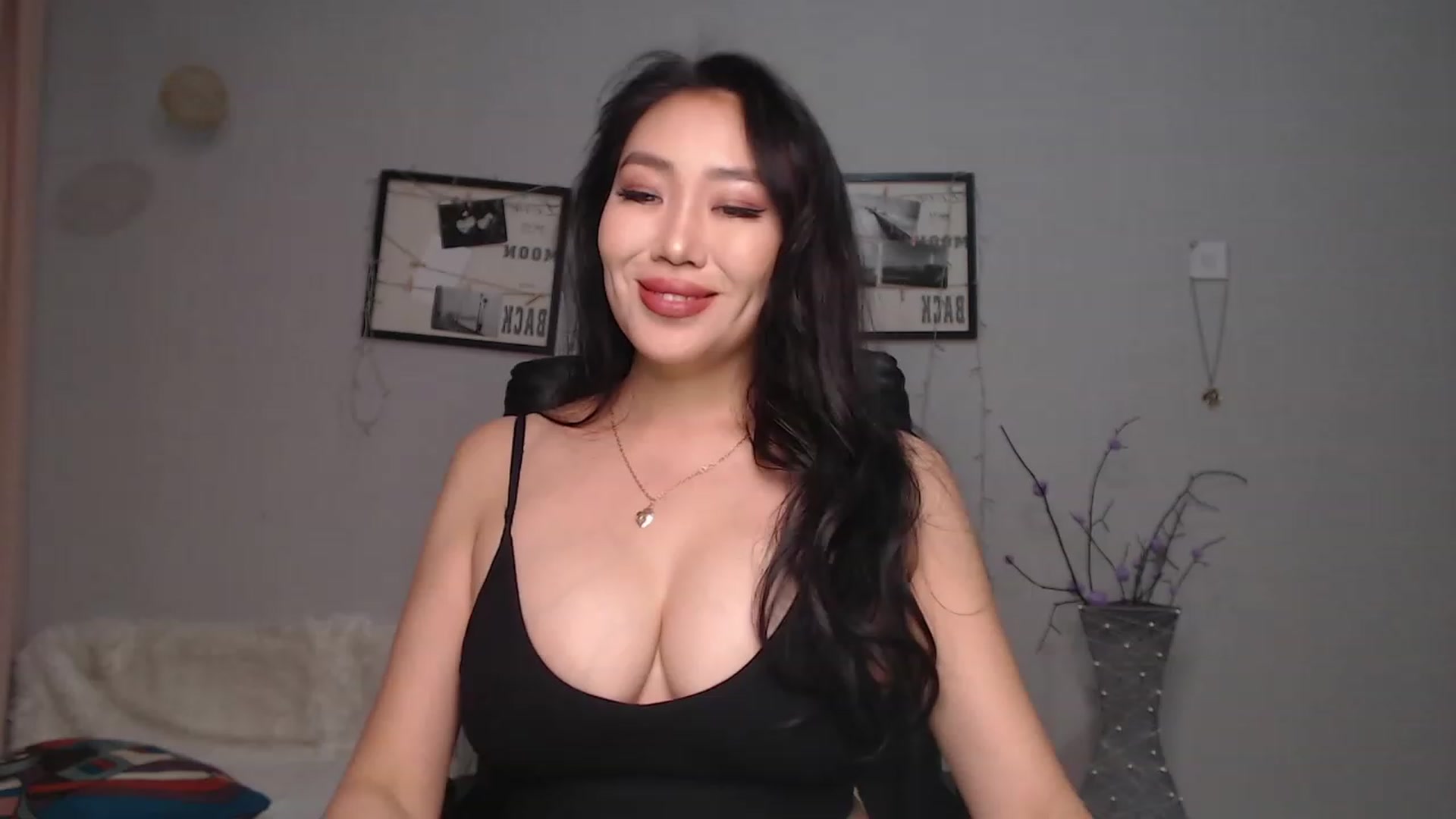 Gallery image thumbnail from SaoriYing's myfreecams stream on, 10/23/2023, 12:40 image 3 of 20