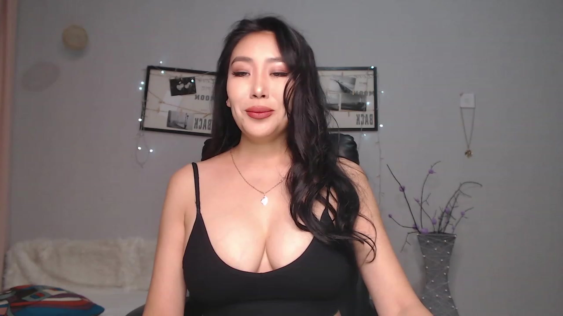 Gallery image thumbnail from SaoriYing's myfreecams stream on, 10/23/2023, 12:40 image 2 of 20