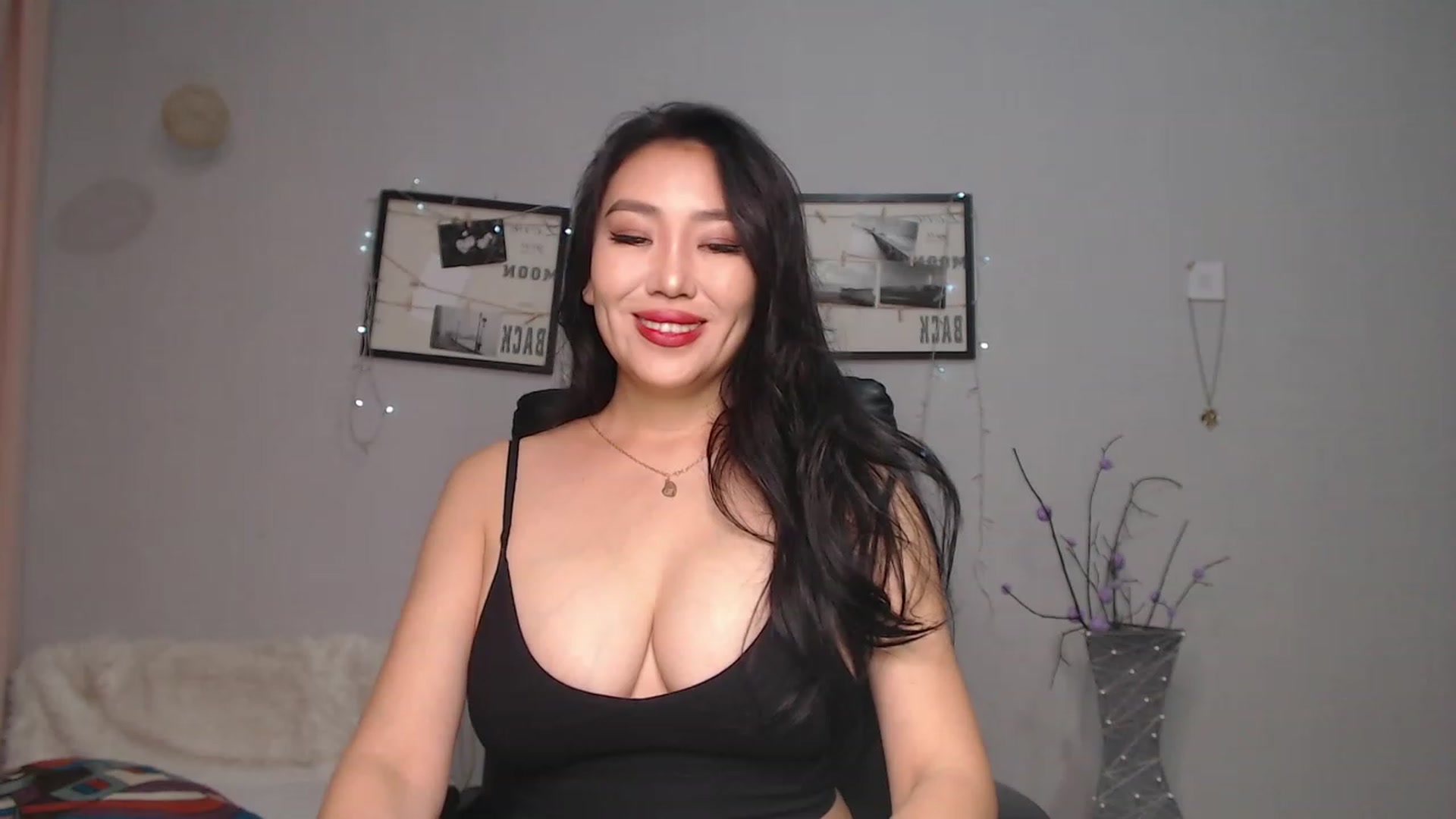 Gallery image thumbnail from SaoriYing's myfreecams stream on, 10/23/2023, 12:40 image 15 of 20