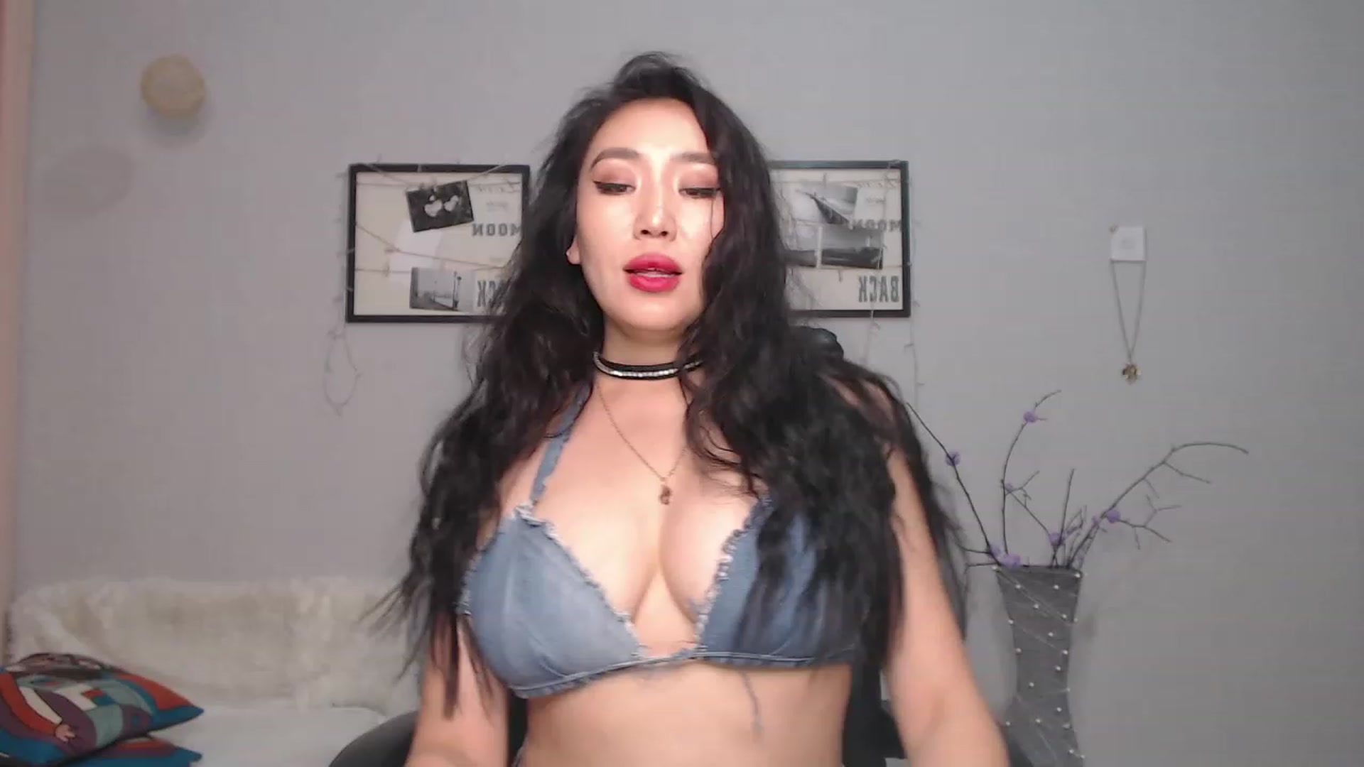 Gallery image thumbnail from SaoriYing's myfreecams stream on, 10/29/2023, 11:24 image 9 of 20