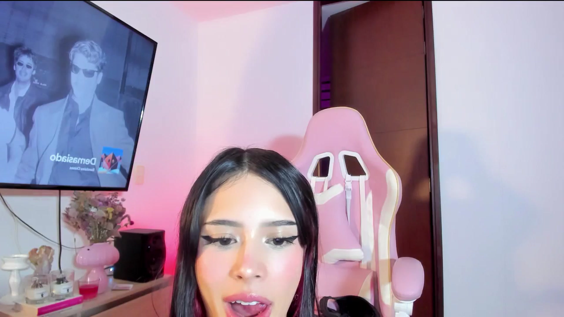 Gallery image thumbnail from SaphieVein's myfreecams stream on, 03/09/2026, 11:27 image 10 of 20