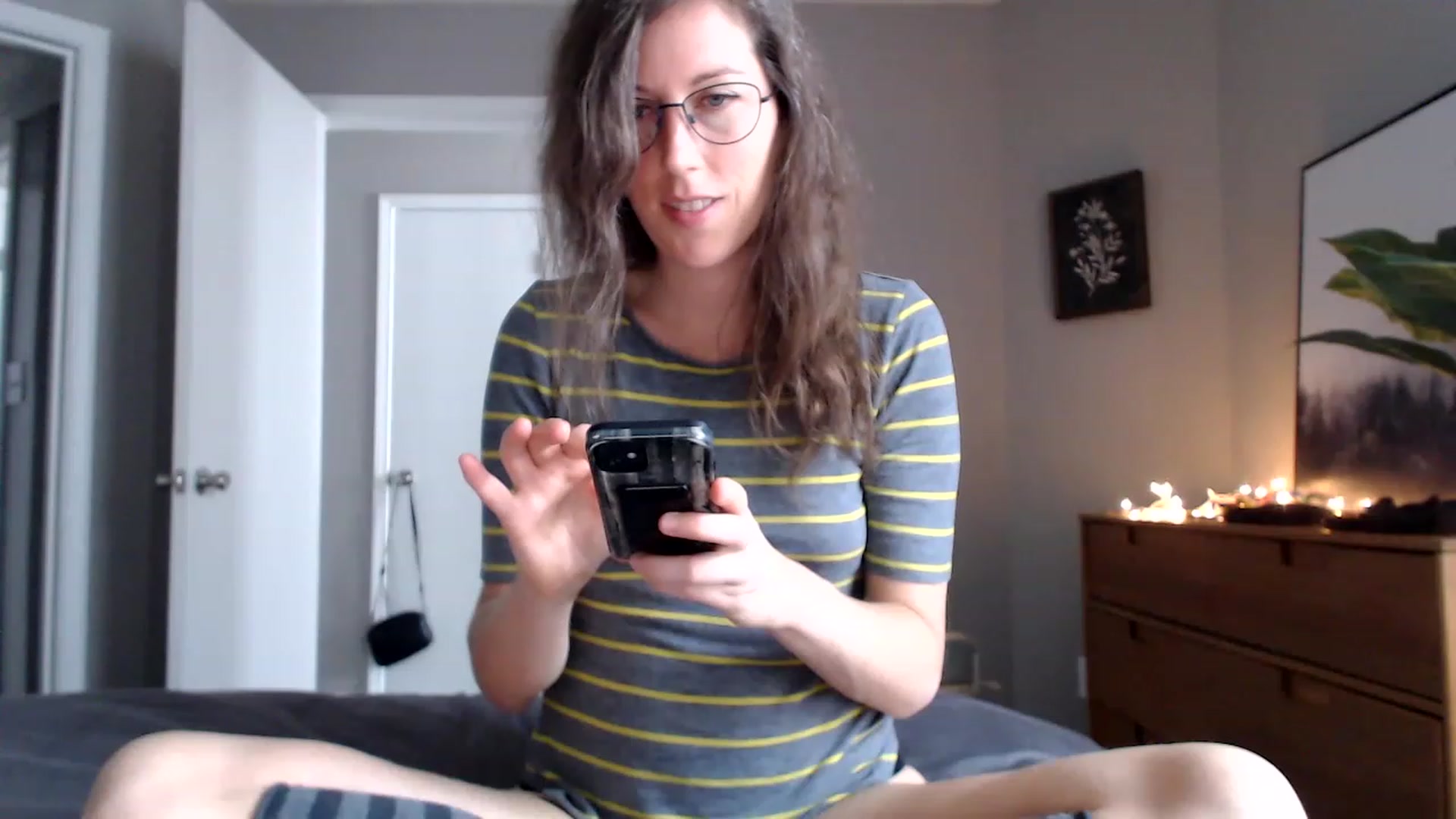Gallery image thumbnail from Sapphire's myfreecams stream on, 05/06/2023, 21:39 image 9 of 20