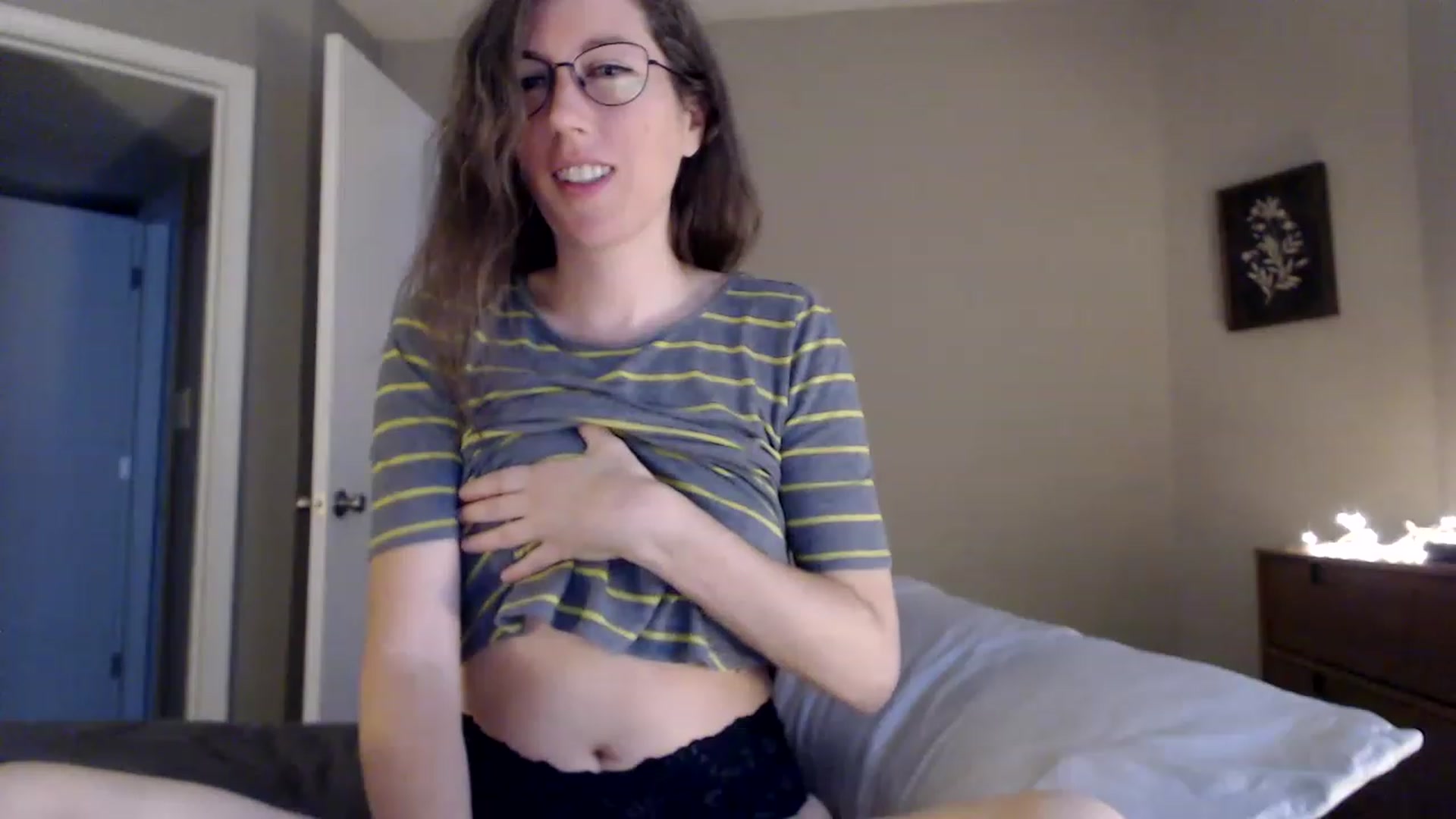 Gallery image thumbnail from Sapphire's myfreecams stream on, 05/07/2023, 24:12 image 19 of 20