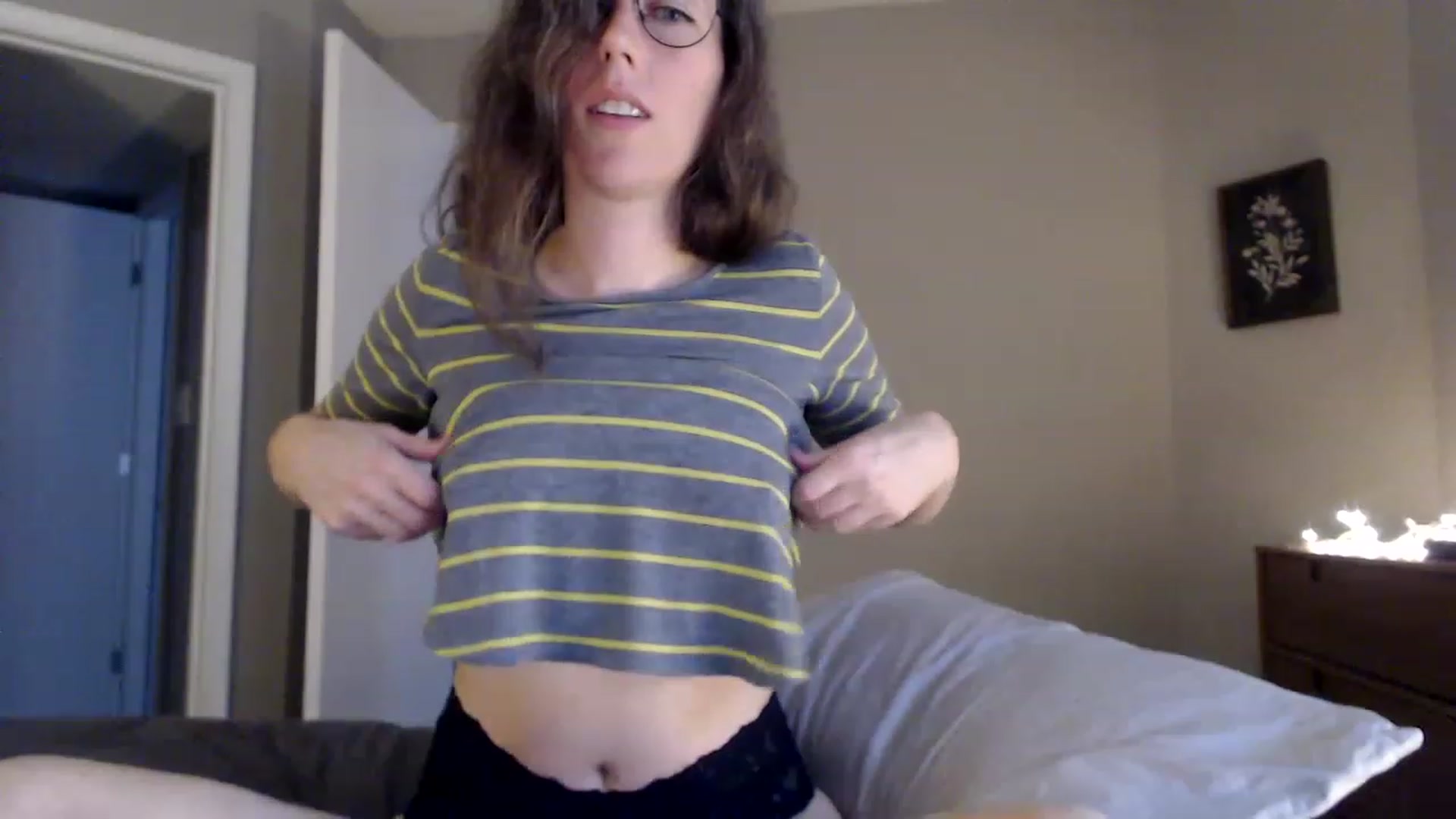 Gallery image thumbnail from Sapphire's myfreecams stream on, 05/07/2023, 24:12 image 17 of 20