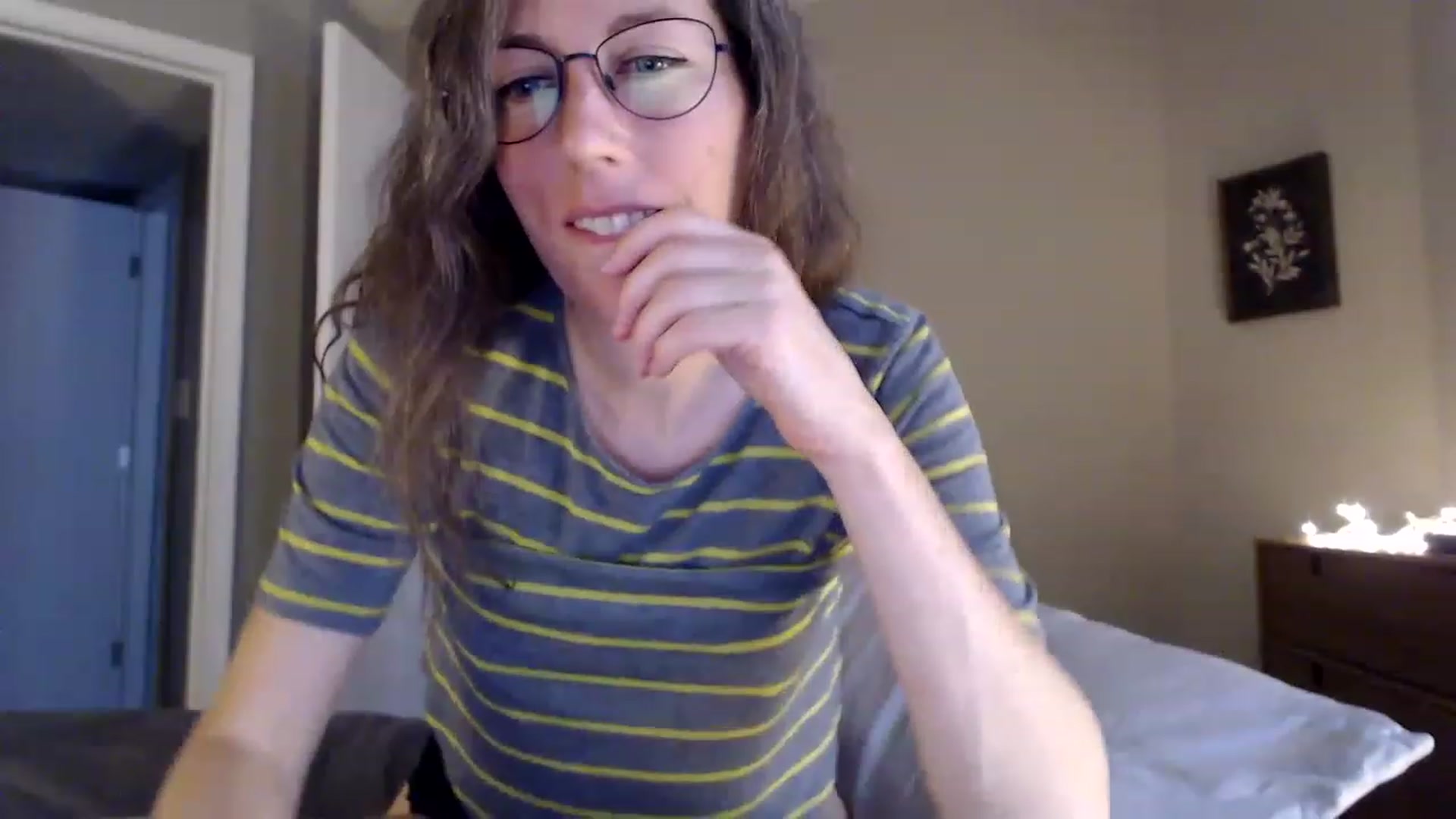 Gallery image thumbnail from Sapphire's myfreecams stream on, 05/07/2023, 24:12 image 16 of 20