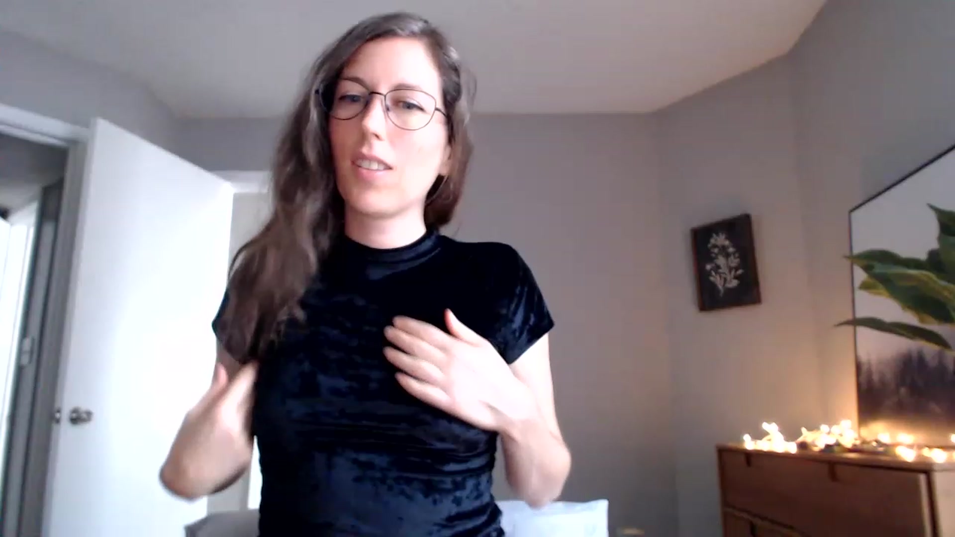 Gallery image thumbnail from Sapphire's myfreecams stream on, 05/08/2023, 20:34 image 14 of 20