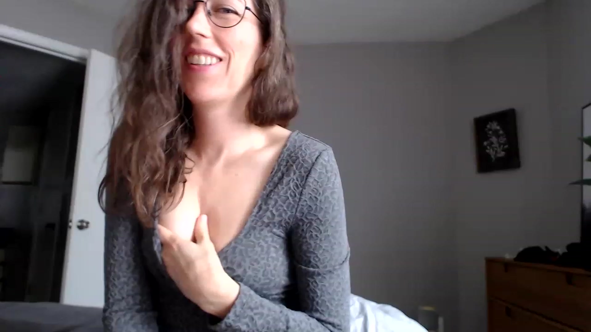 Gallery image thumbnail from Sapphire's myfreecams stream on, 05/14/2023, 19:20 image 3 of 20
