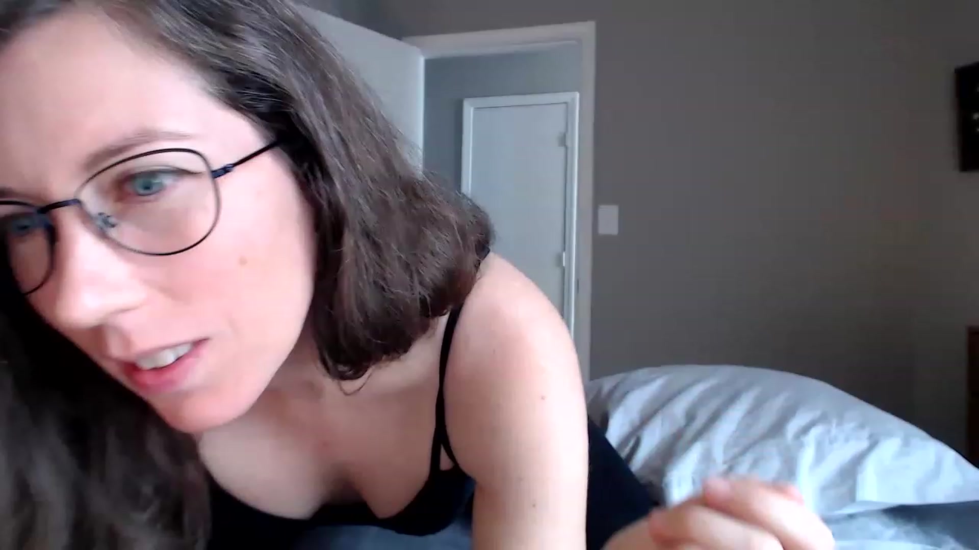Gallery image thumbnail from Sapphire's myfreecams stream on, 05/15/2023, 19:59 image 19 of 20