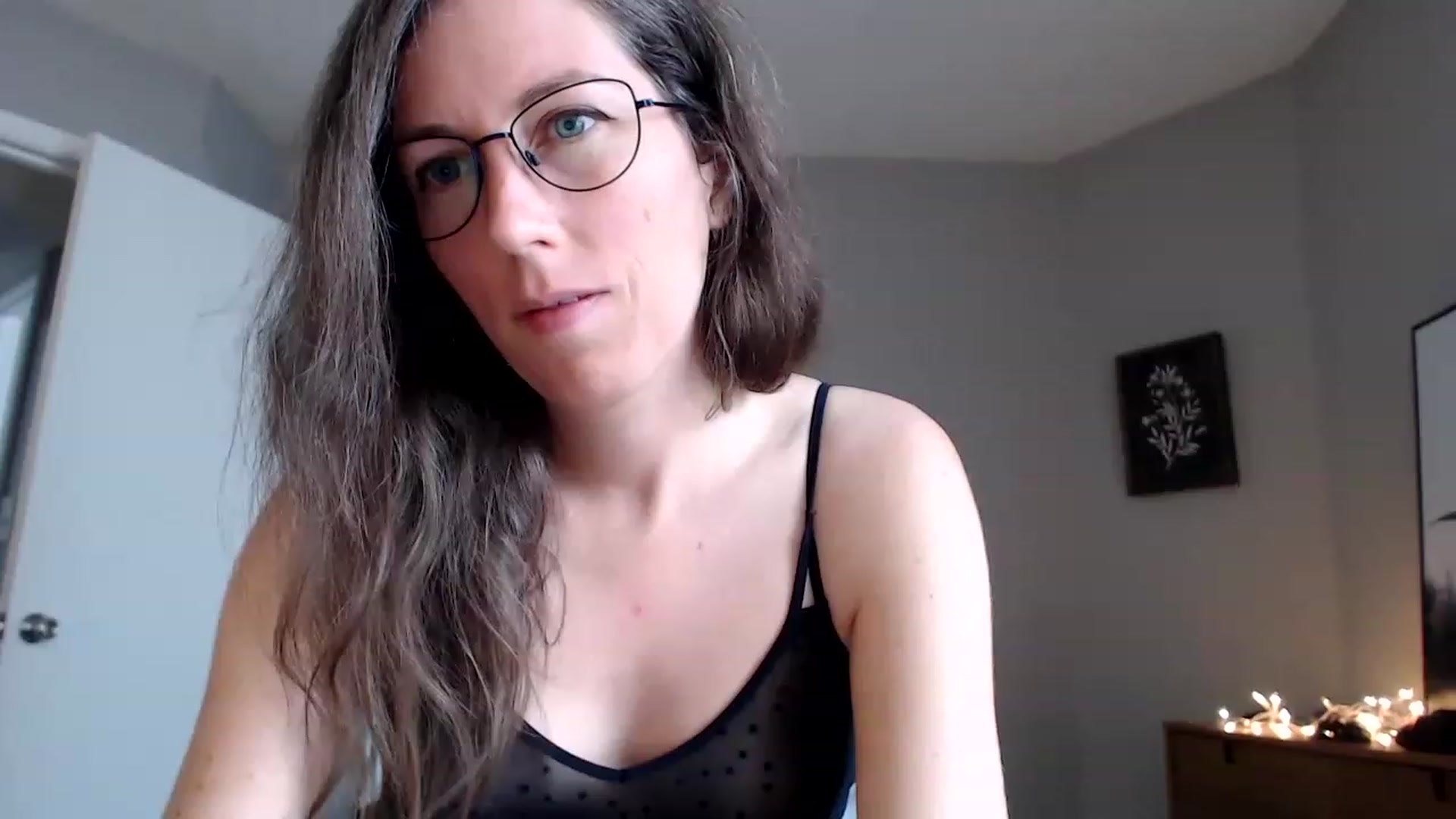 Gallery image thumbnail from Sapphire's myfreecams stream on, 05/15/2023, 19:59 image 3 of 20
