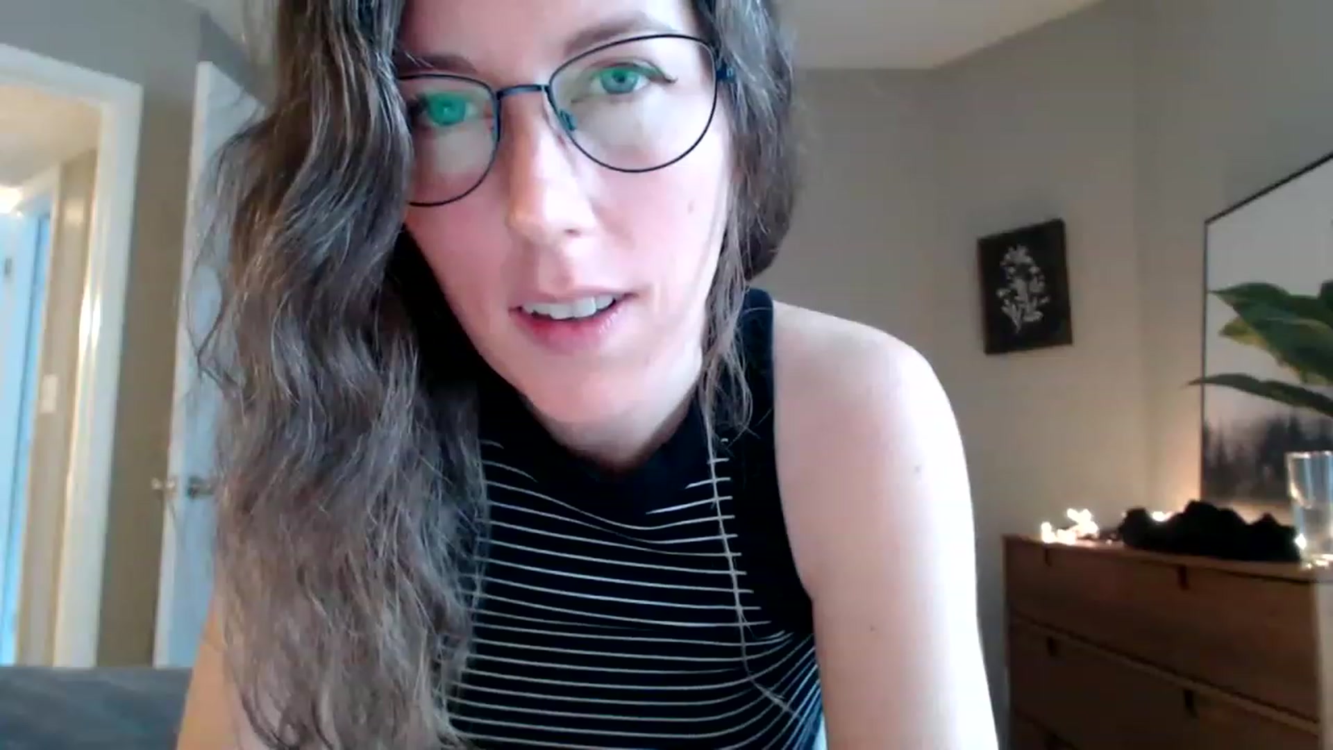 Gallery image thumbnail from Sapphire's myfreecams stream on, 05/16/2023, 14:48 image 8 of 20