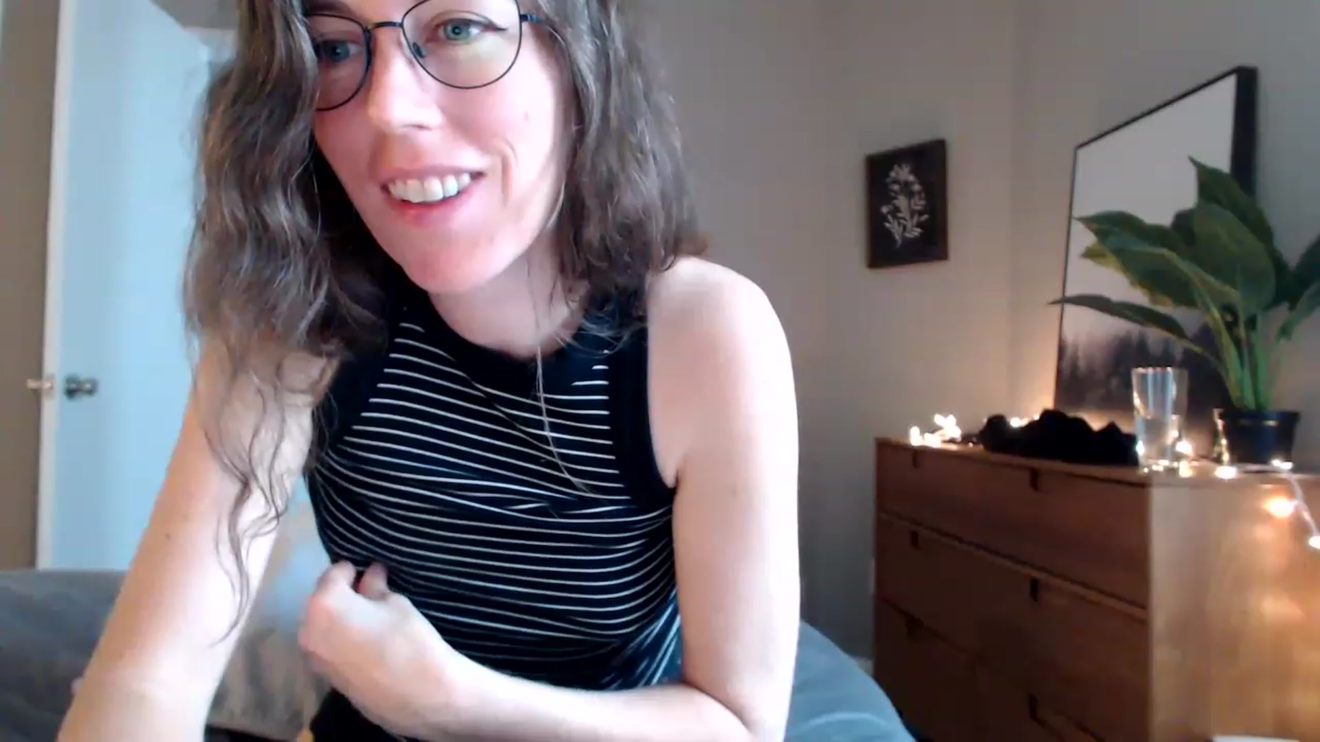 Gallery image thumbnail from Sapphire's myfreecams stream on, 05/16/2023, 14:48 image 10 of 20
