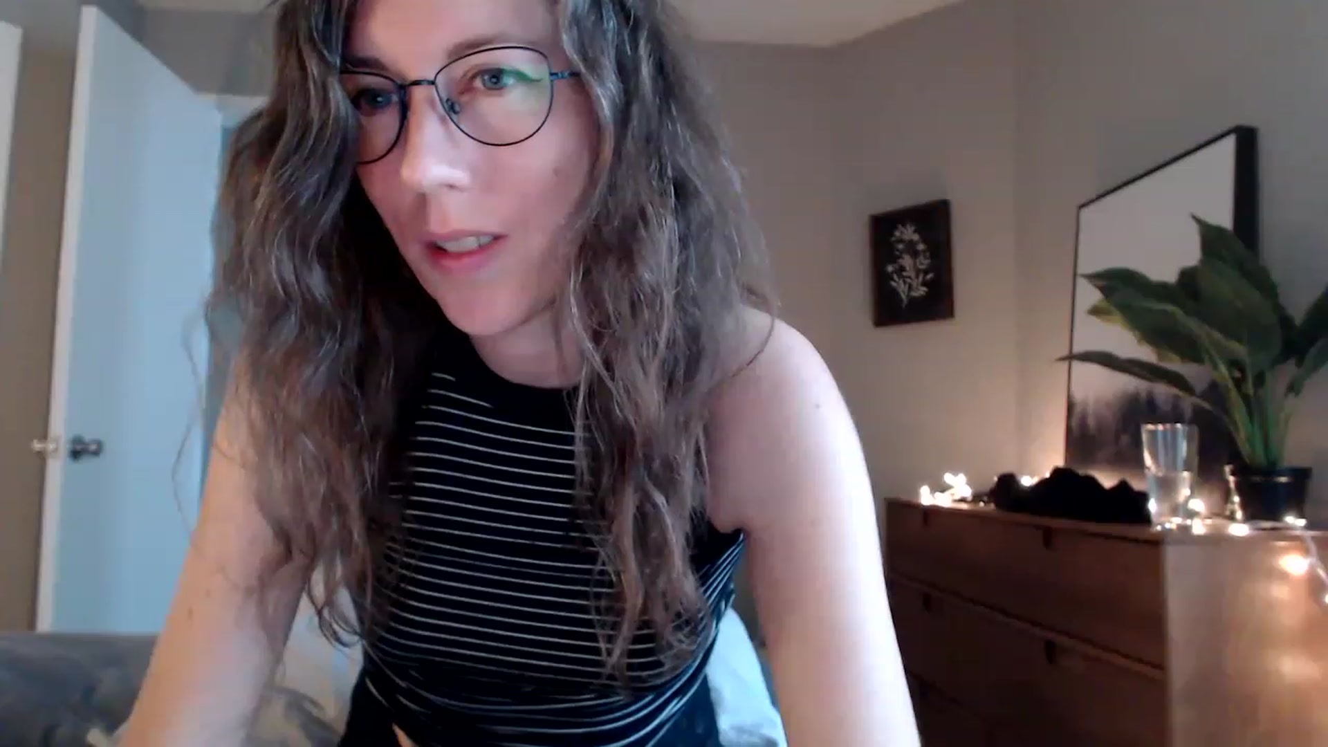 Gallery image thumbnail from Sapphire's myfreecams stream on, 05/16/2023, 14:48 image 6 of 20