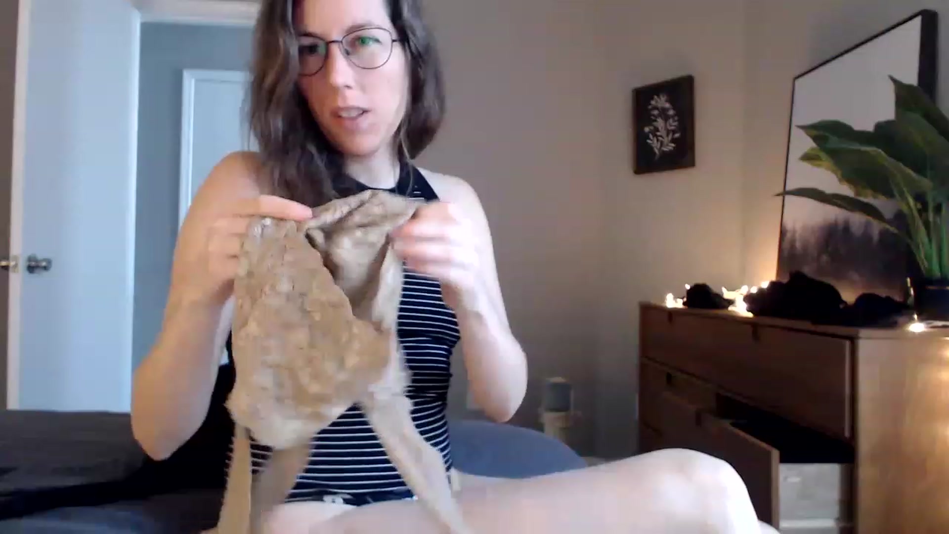 Gallery image thumbnail from Sapphire's myfreecams stream on, 05/17/2023, 13:44 image 2 of 20